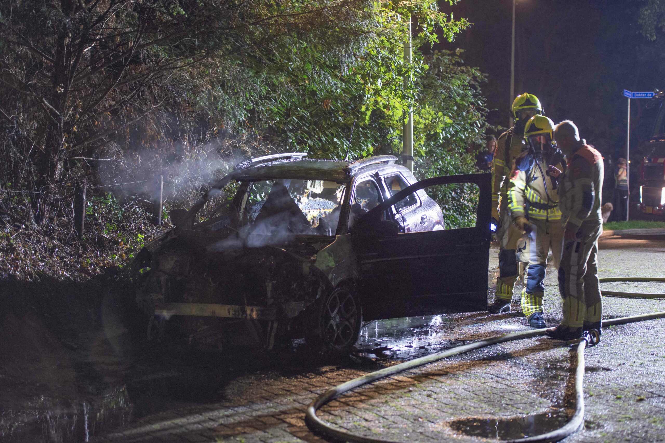 Auto twee keer in brand gestoken