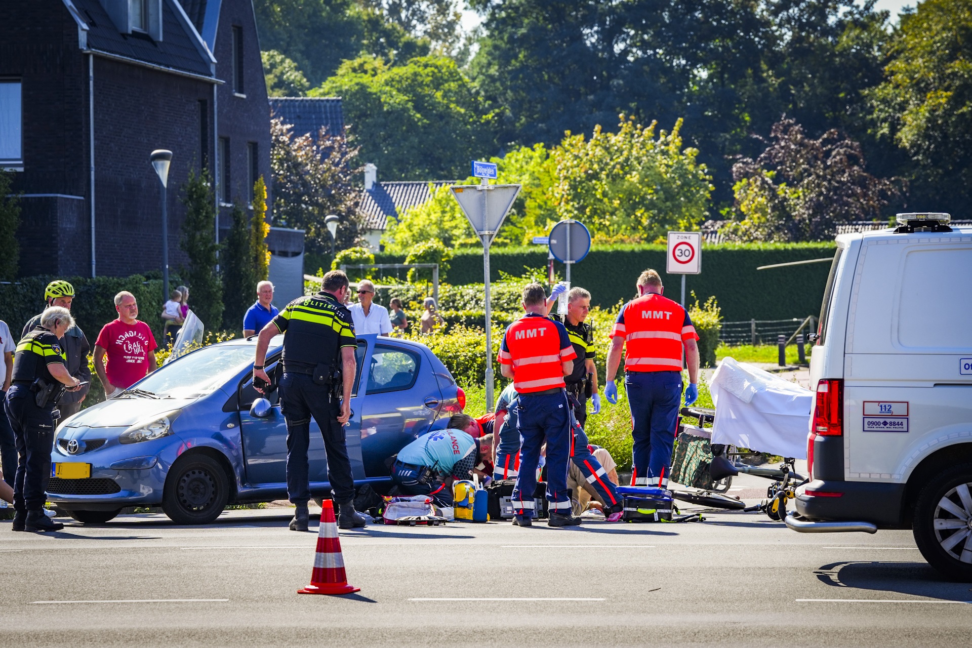 Man op driewielfiets ernstig gewond na aanrijding