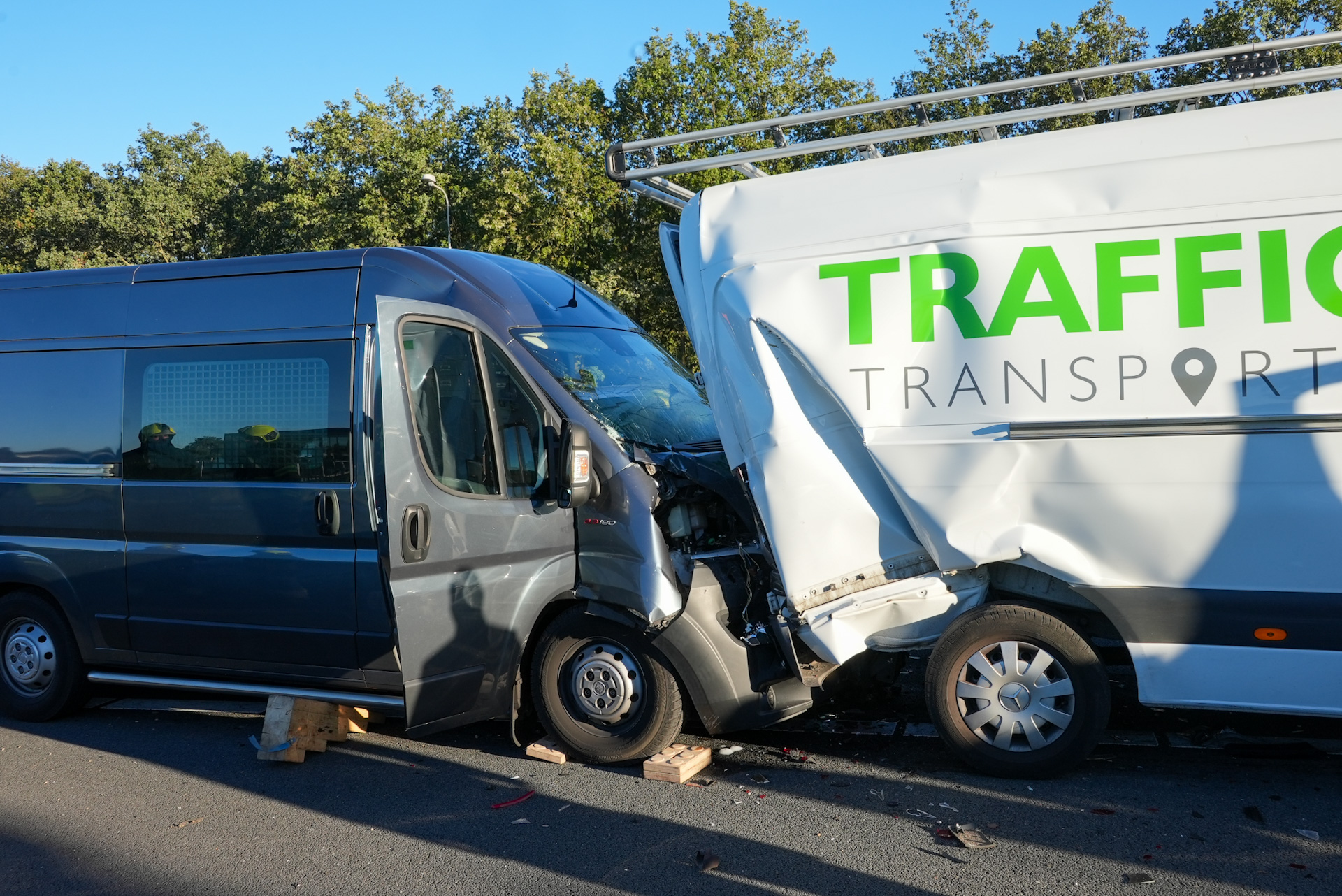 Twee gewonden na kettingbotsing op snelweg