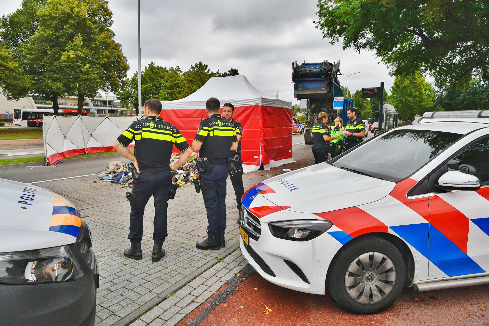 UPDATE :Vuilnisman (62) komt in vuilniswagen terecht en overlijdt
