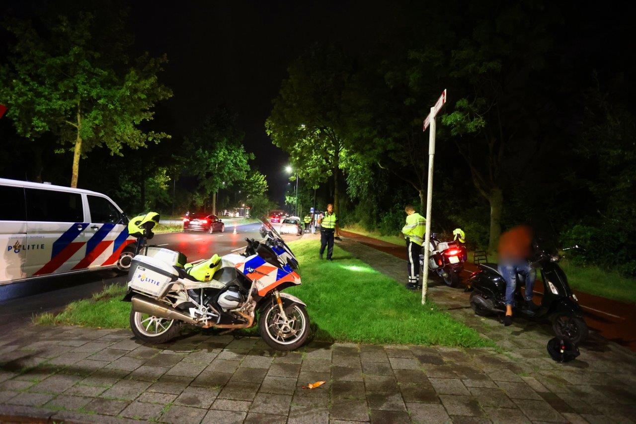 Jongen (17) negeert stopteken en wordt aangereden