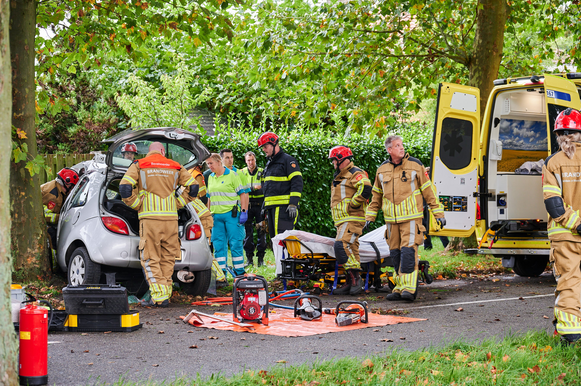 Automobilist Zwaargewond Na Botsing Tegen Boom - 112Brabant