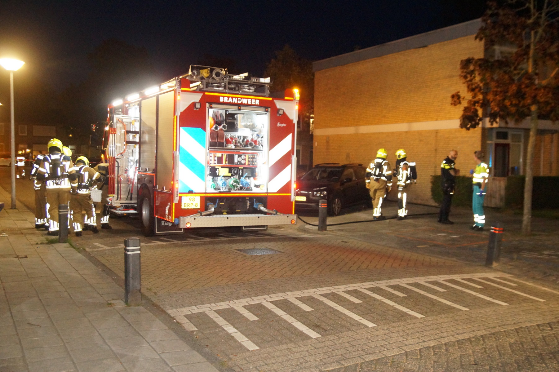 Vrouw ademt rook in tijdens woningbrand