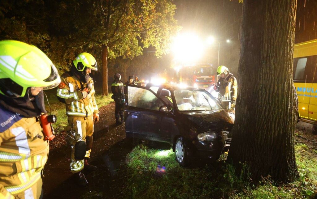 Bestuurder Zwaargewond Na Botsing Tegen Boom - 112Brabant