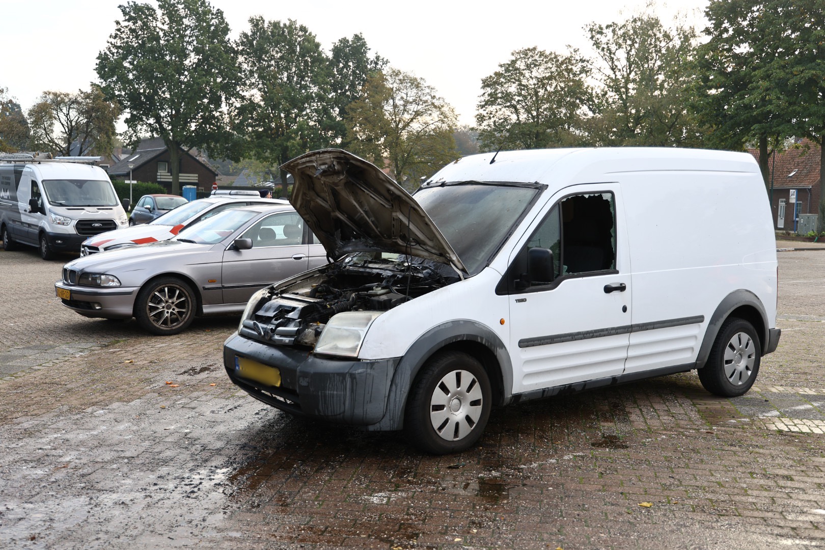 Technische storing in het kachelsysteem zorgt voor autobrand