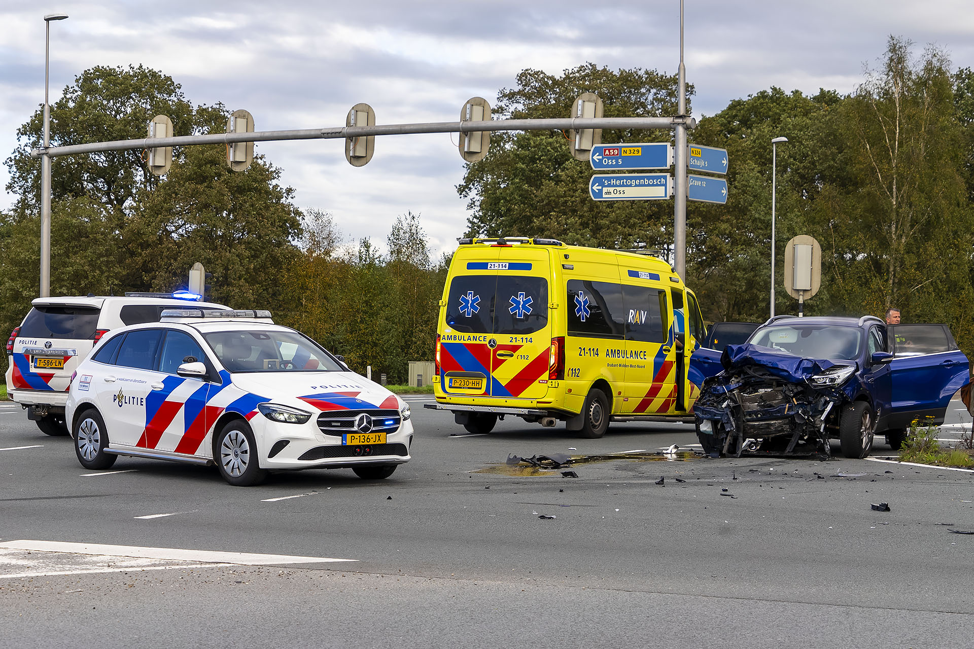 Auto Met Moeder En Kinderen Zwaar Beschadigd Door Botsing - 112Brabant