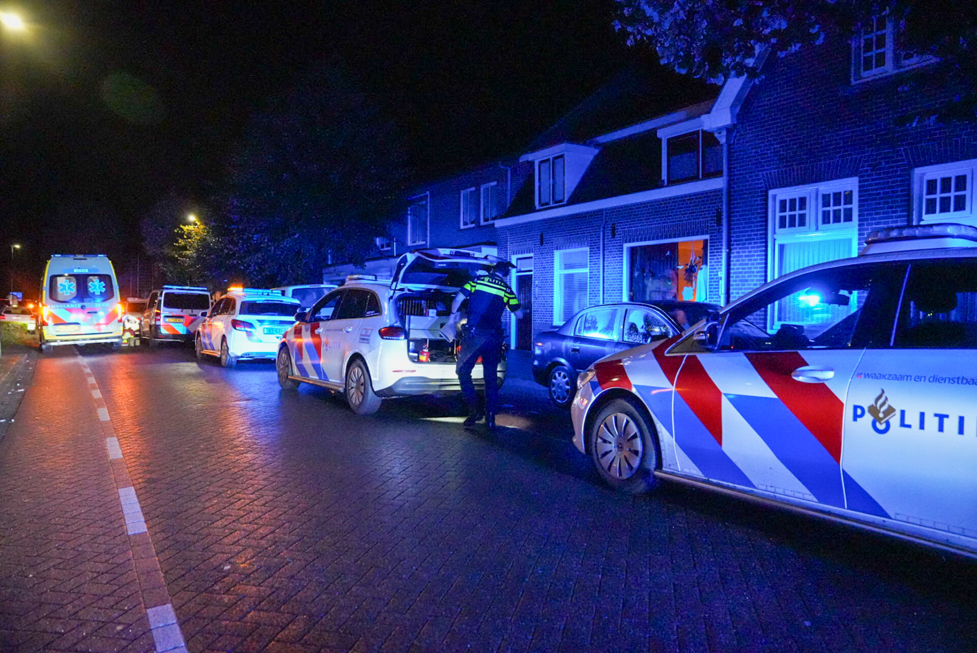 Persoon in levensgevaar nadat die is neergestoken, twee arrestaties