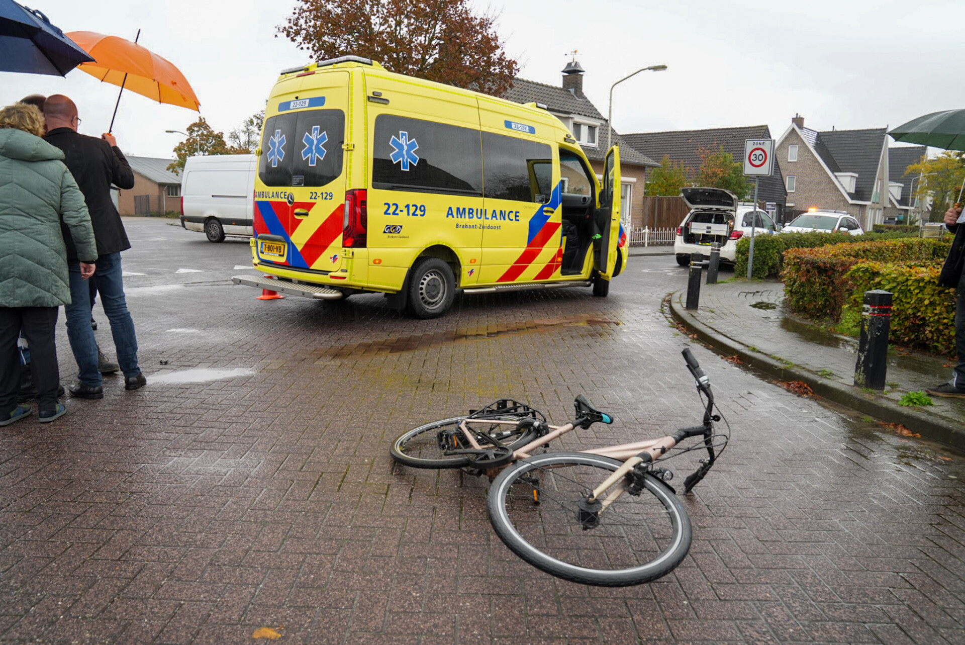 Fietser gewond bij aanrijding met pakketbezorger