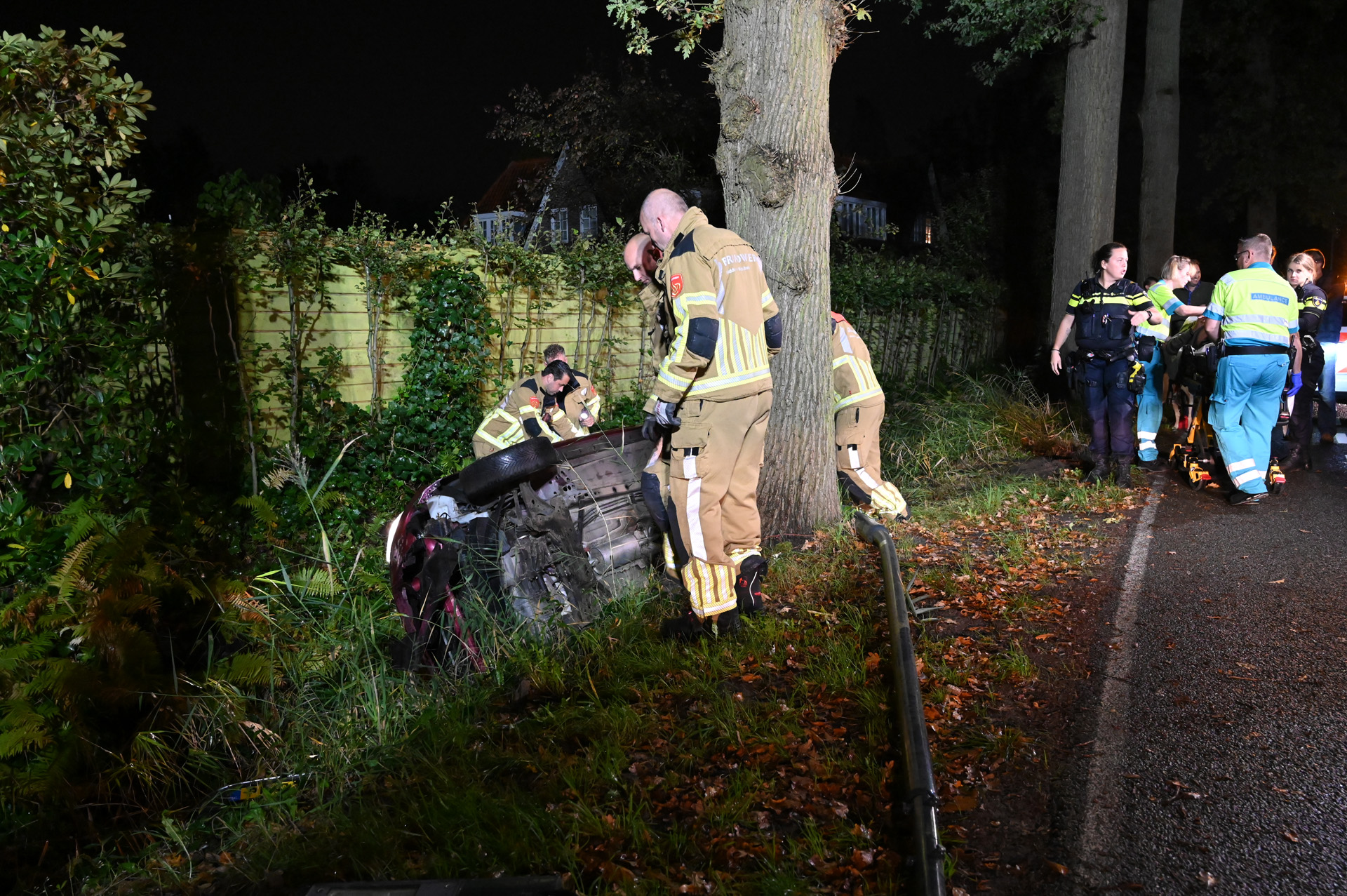 Auto Belandt In Sloot Na Crash Met Lantaarnpaal 112brabant 2082