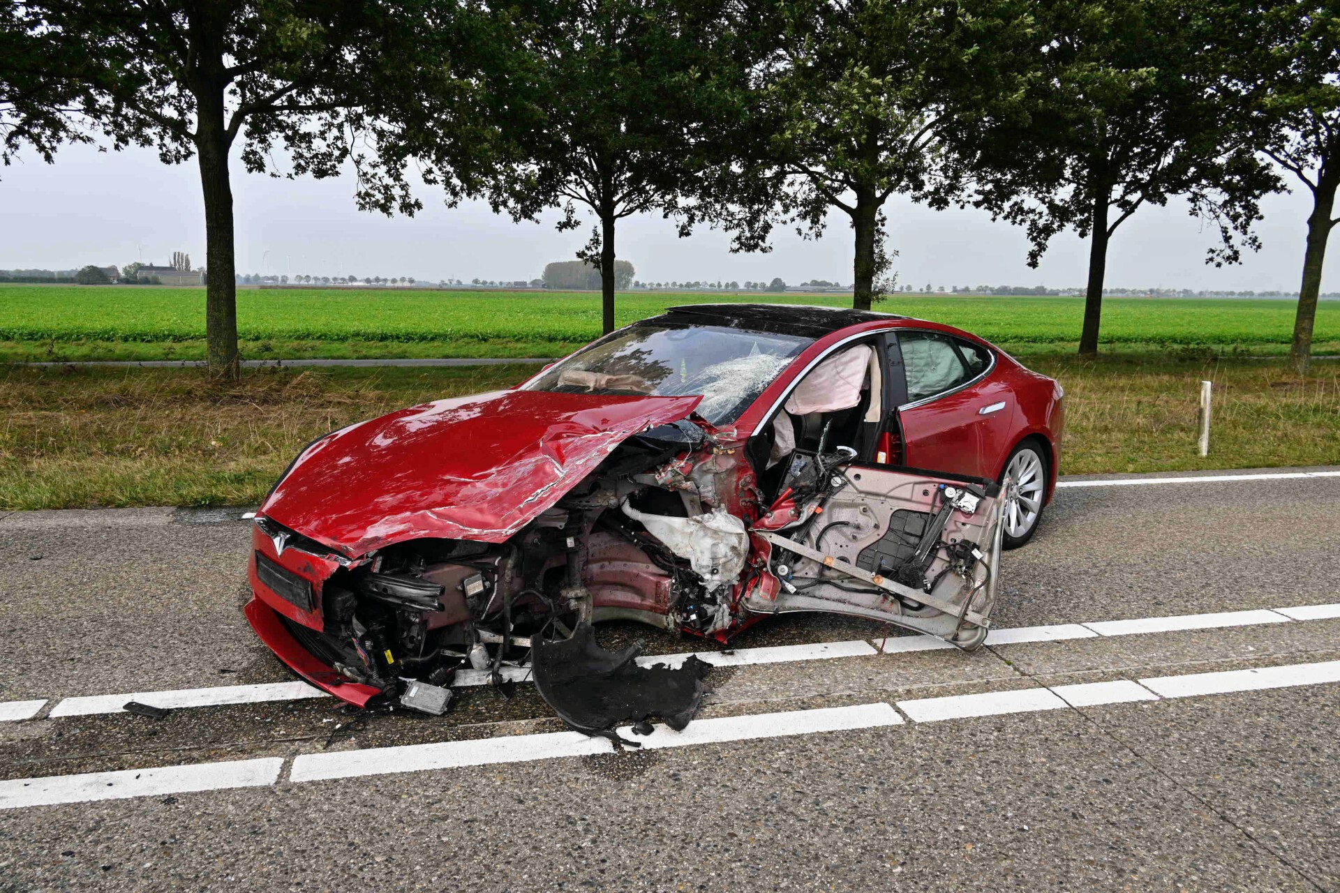 Inhaalpoging op provinciale weg eindigt in frontale botsing