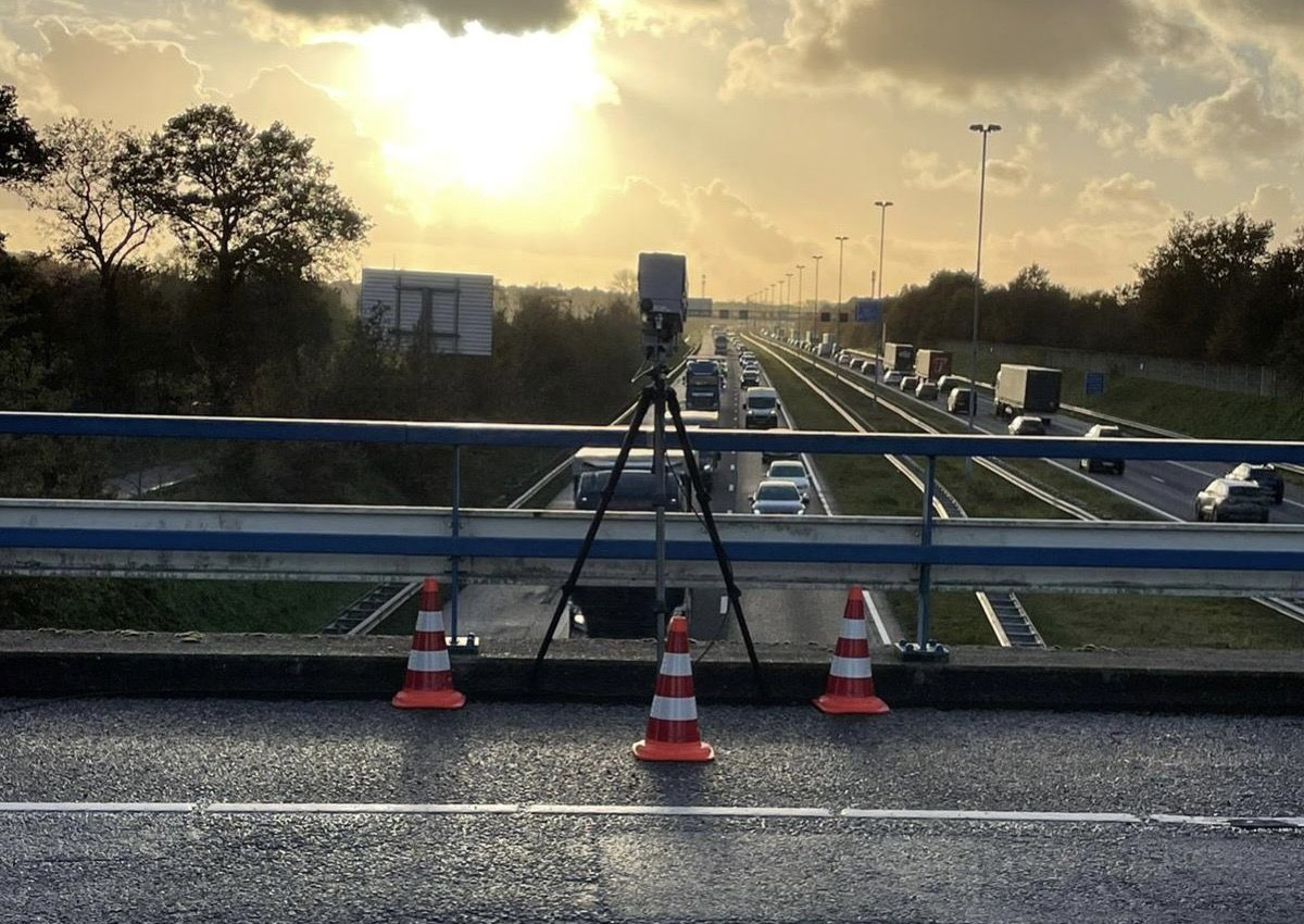 19 automobilisten op A58 betrapt met telefoon in hand