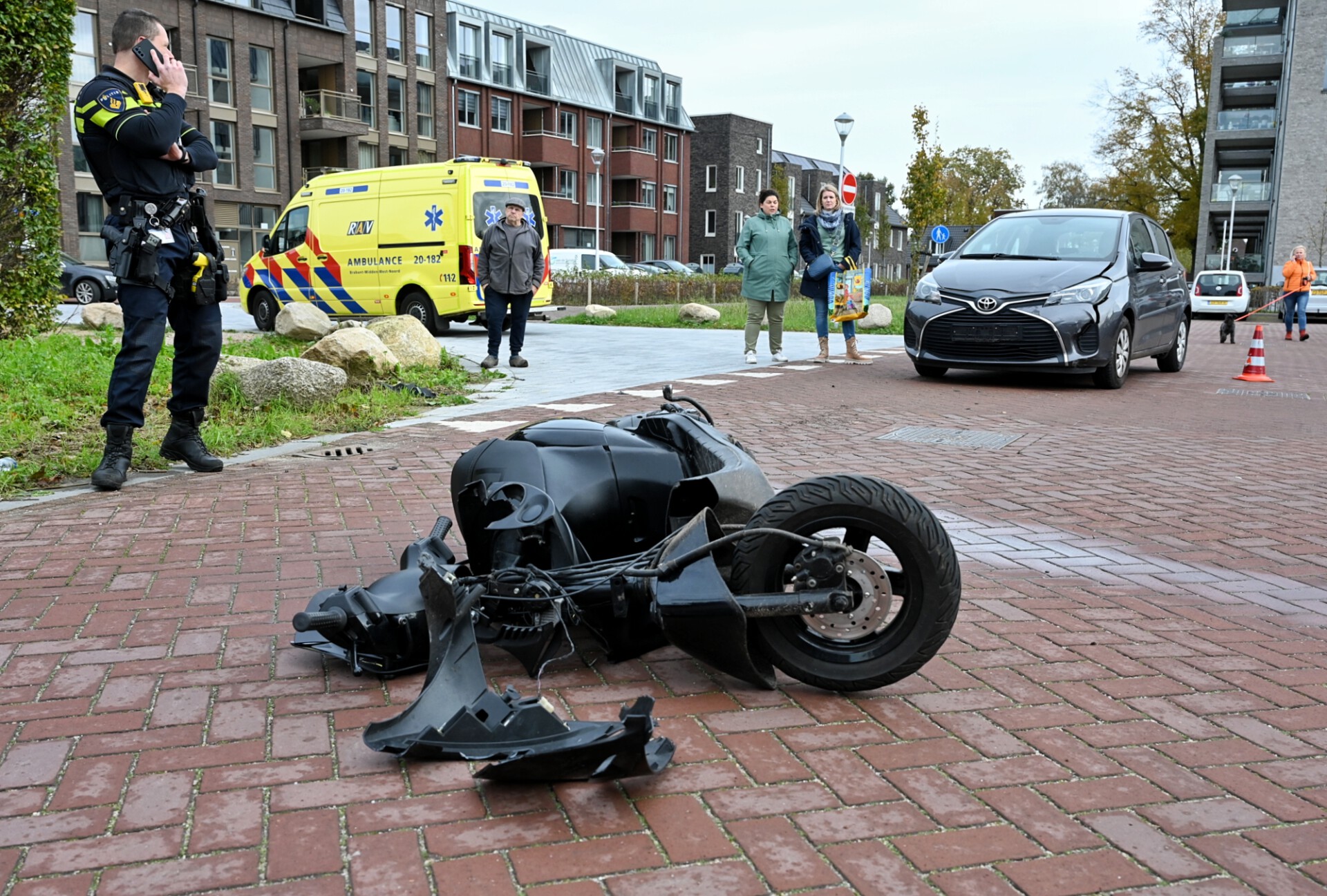 Scooterrijder Gewond Naar Ziekenhuis Na Botsing Met Auto - 112Brabant