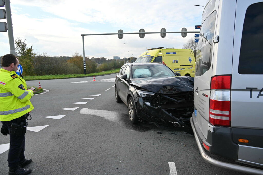 Lange File Na Botsing Tussen Auto En Busje - 112Brabant