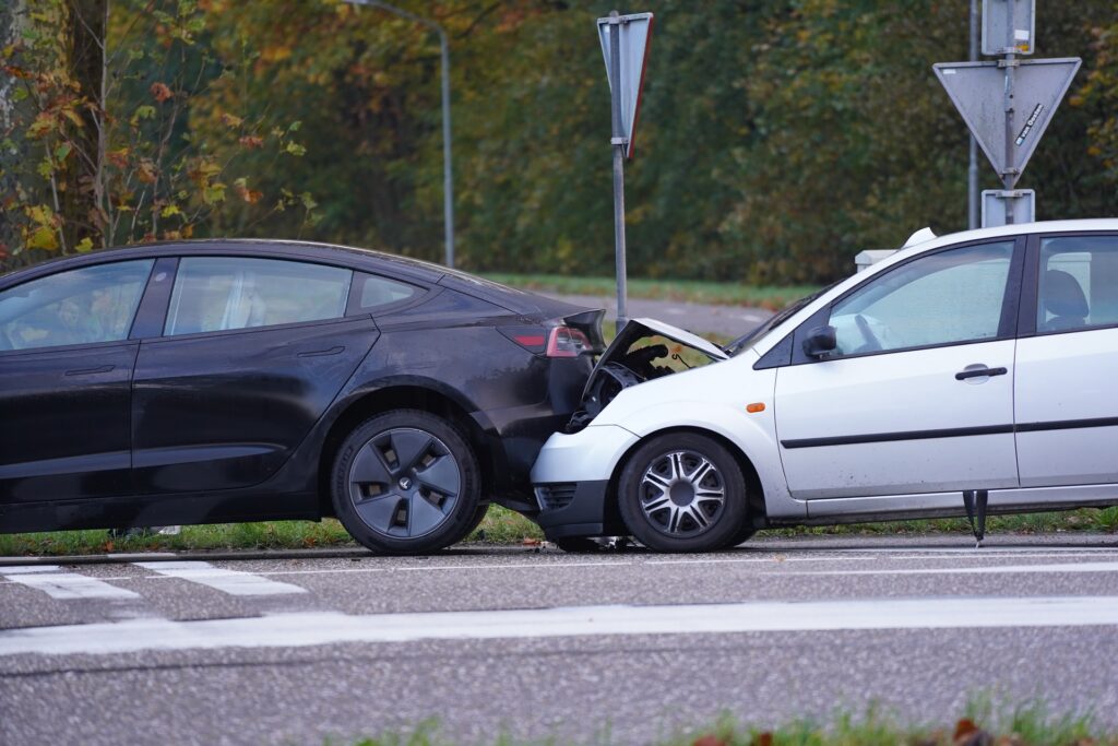 Veel Schade Na Kop Staart Botsing Voor Stoplicht Brabant