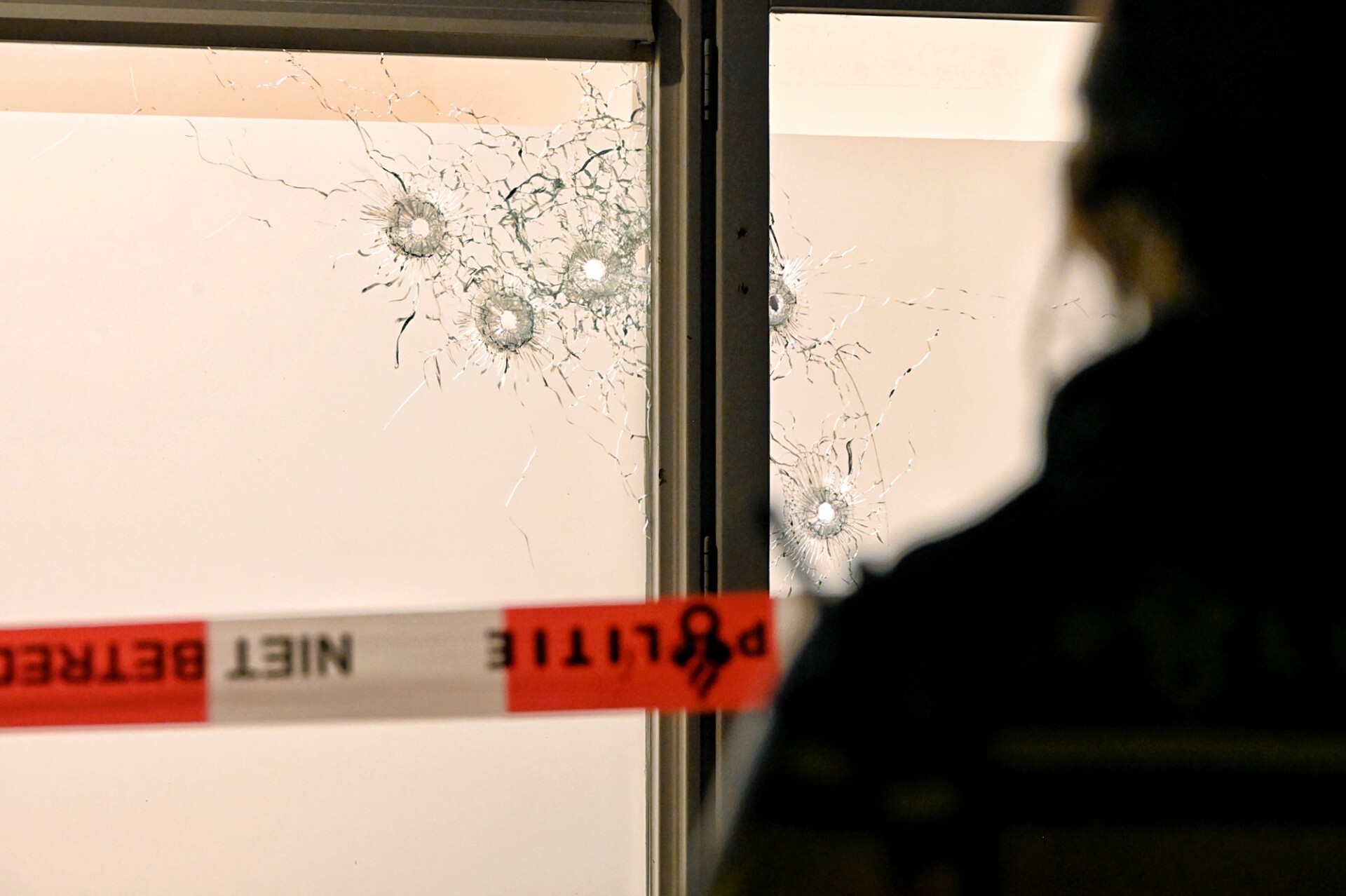 Bedrijfspand meerdere keren beschoten