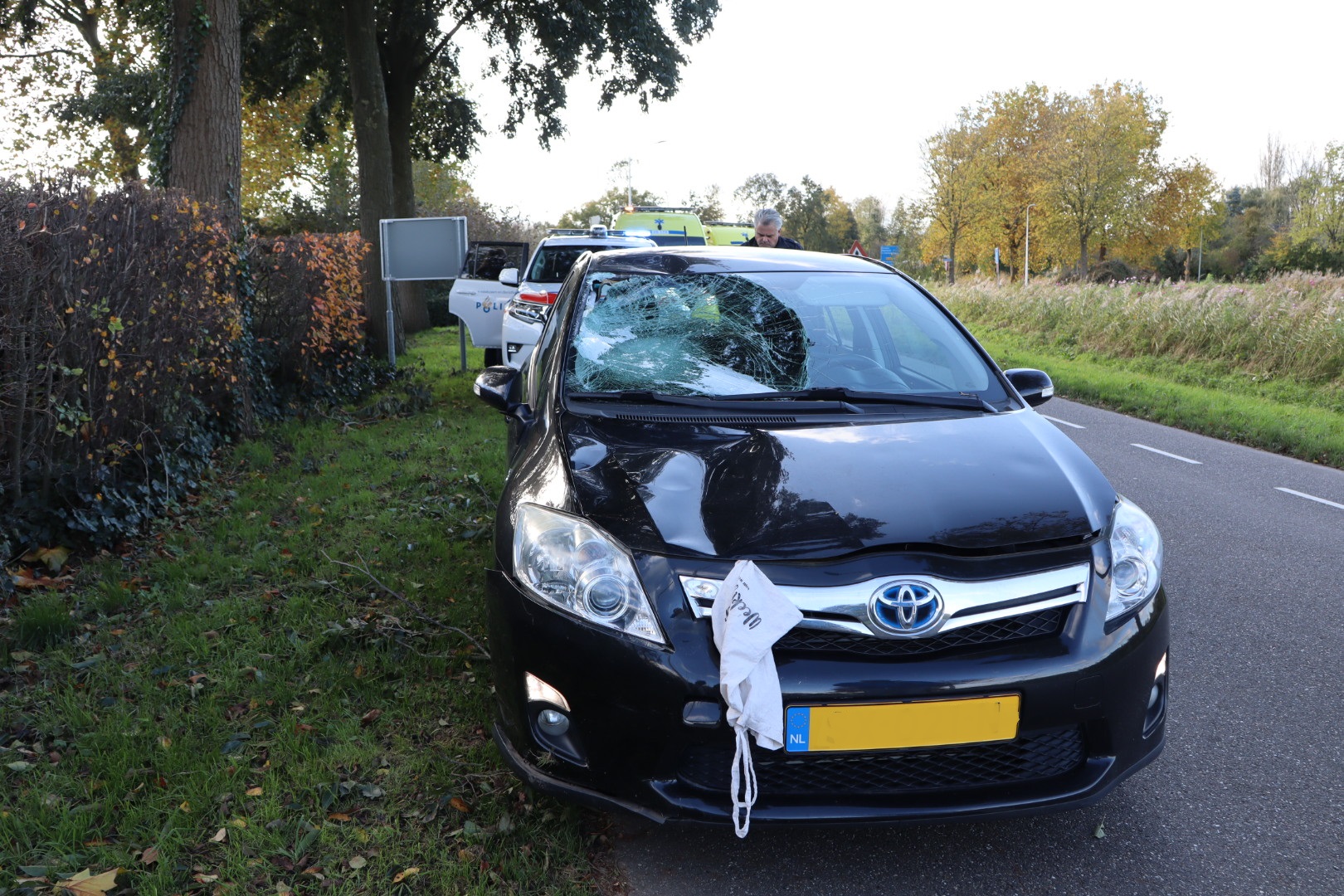 Fietsster Belandt Op Voorruit Van Auto Na Aanrijding - 112Brabant