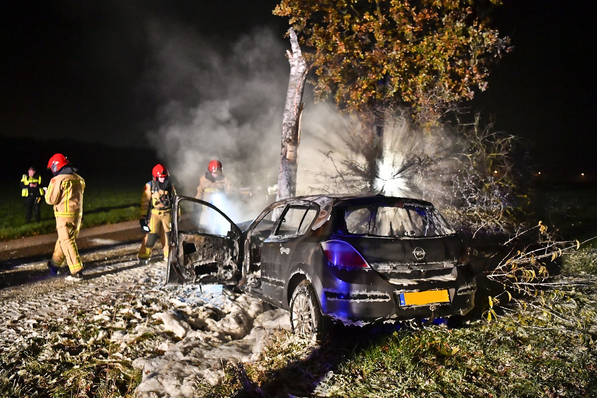 Auto Botst In Dichte Mist Tegen Boom En Vliegt In Brand - 112Brabant