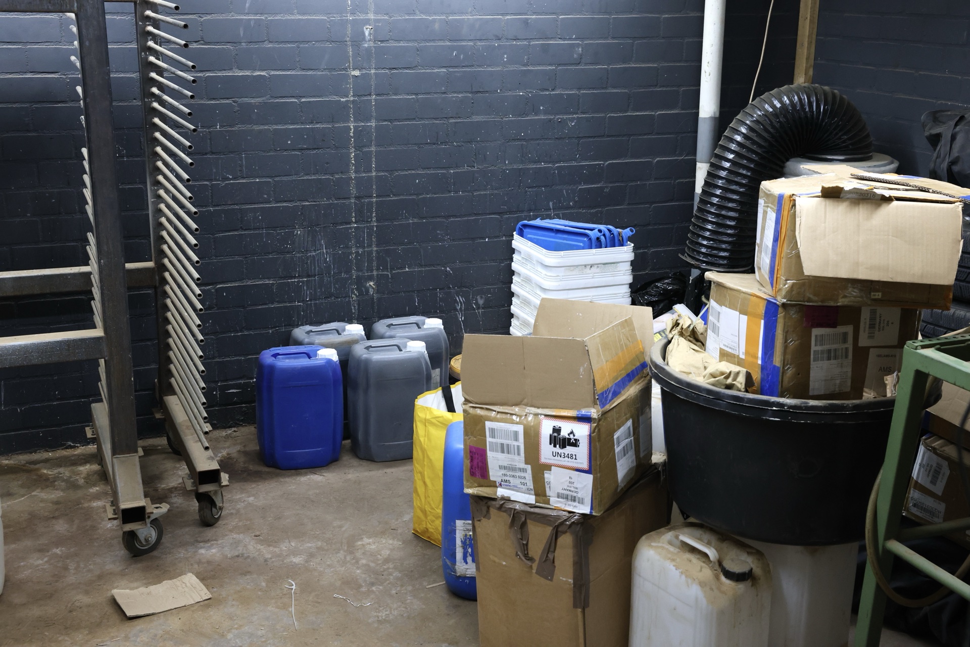 Chemicaliën aangetroffen in bedrijfspand