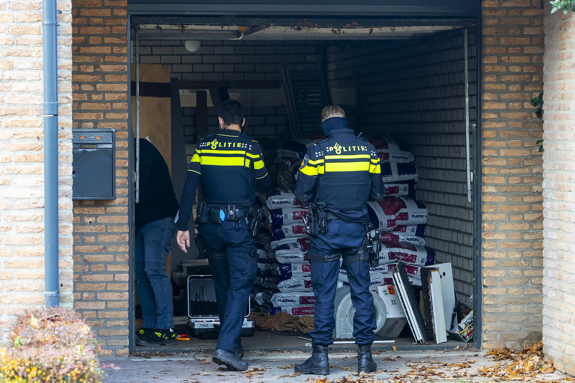 Grote hennepkwekerij ontdekt in woonhuis