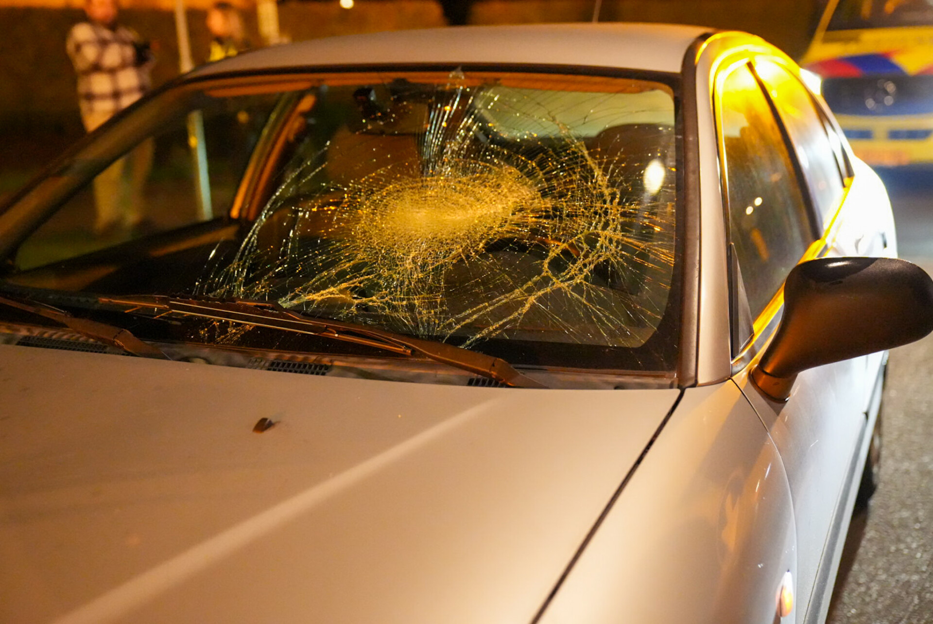 Jongeman op brommer aangereden door personenauto