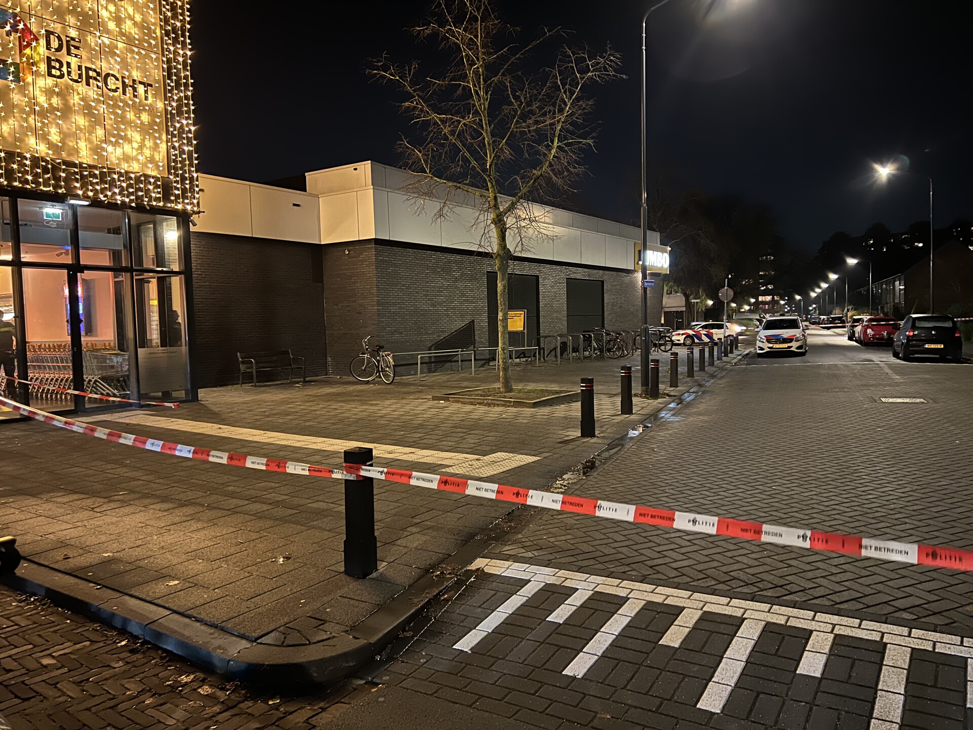Twee gemaskerde mannen stelen scooter bij winkelcentrum