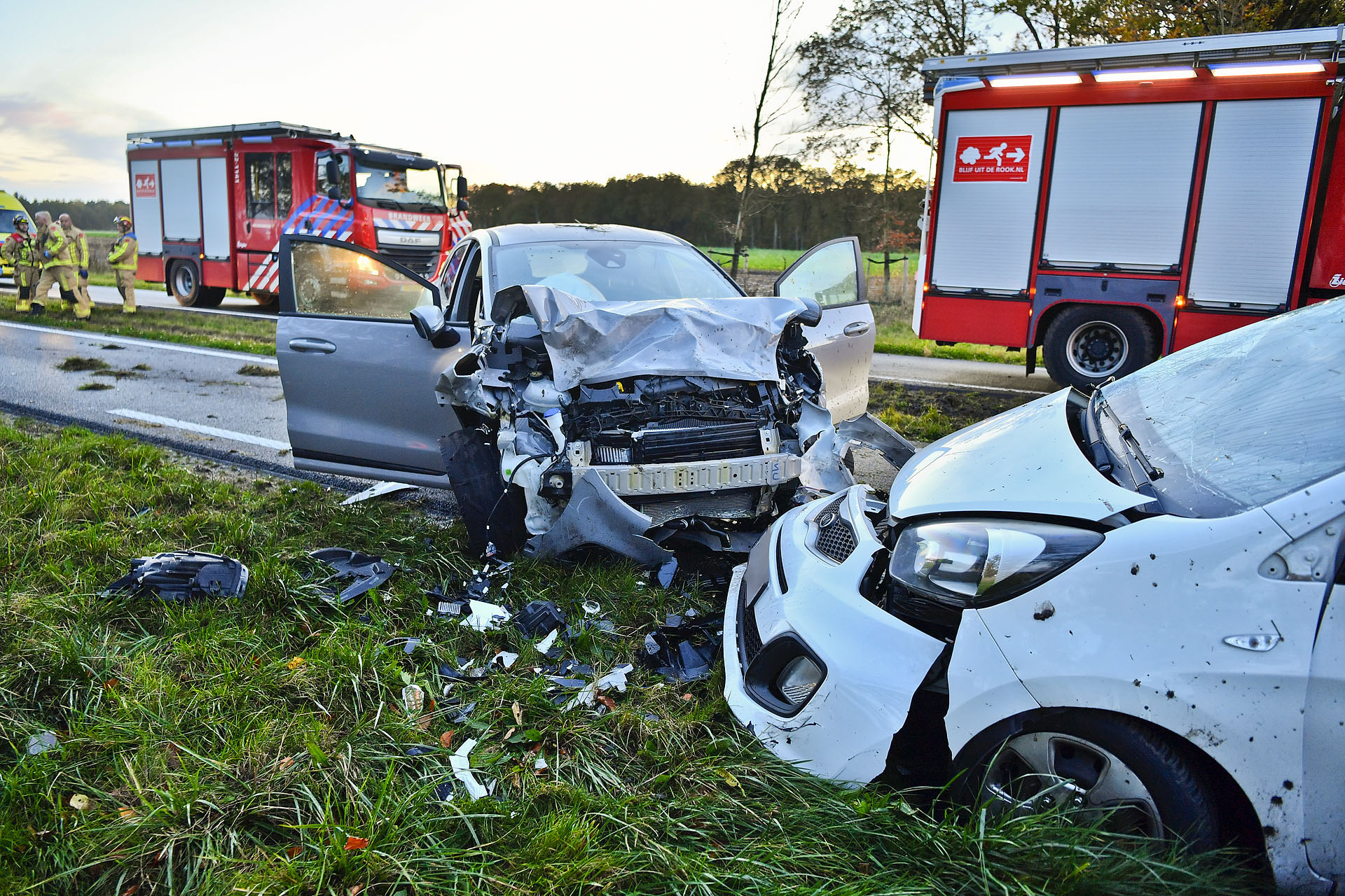 Vrouw (27) overleden na frontale aanrijding