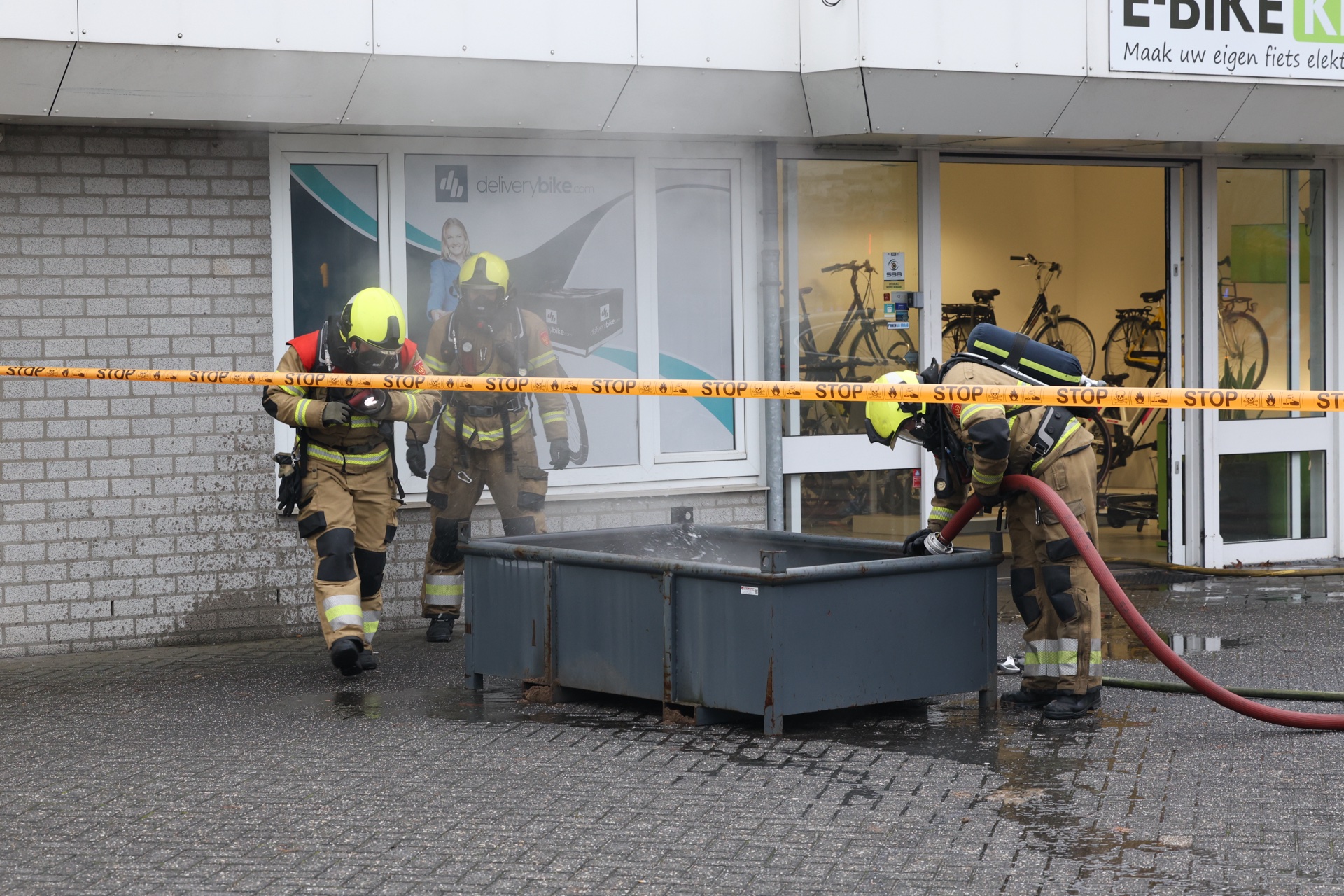 Fietsaccu’s vliegen in brand in fietsenwinkel