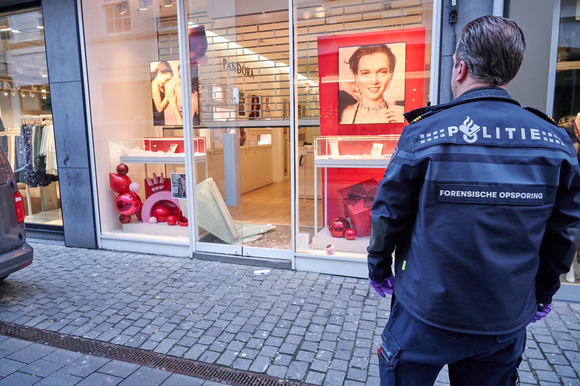 Inbraak bij juwelier, sieraden buitgemaakt