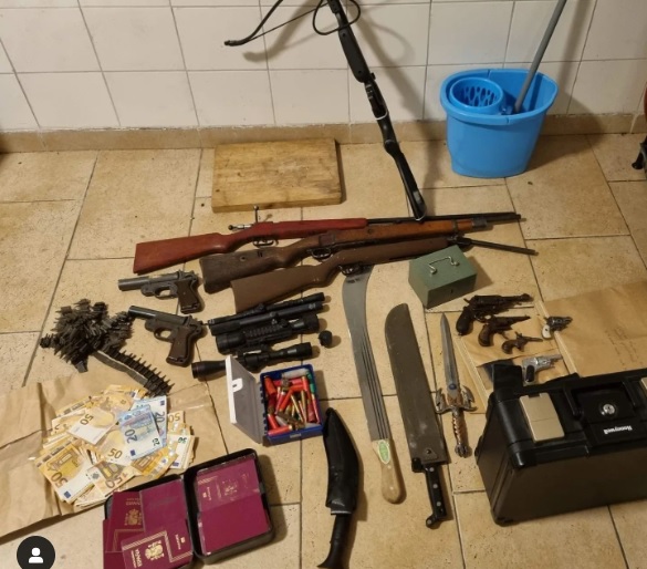 Advertentie leidt tot wapenvondst, verkoper aangehouden