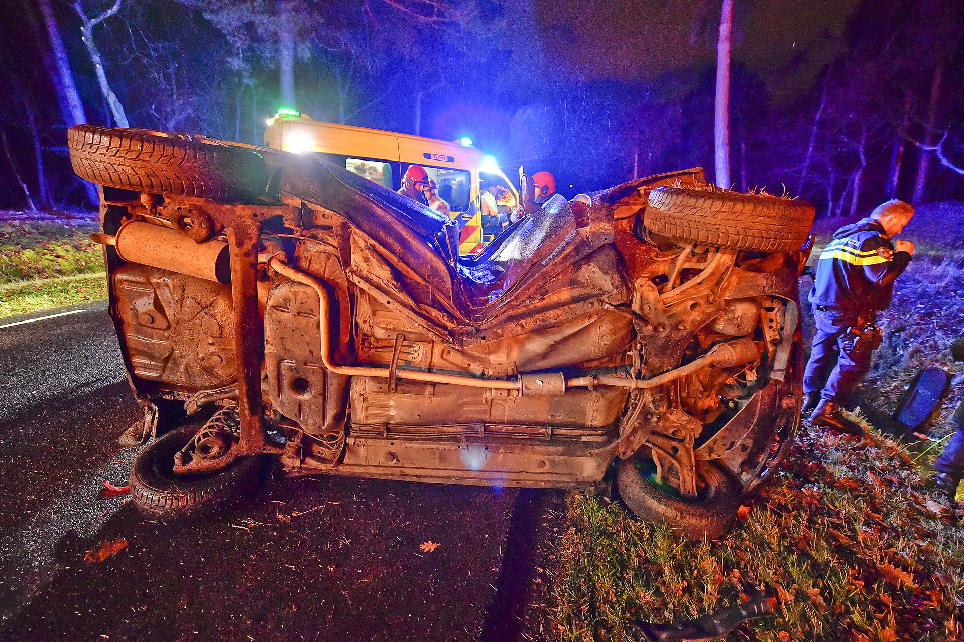 Automobilist bekneld na eenzijdig ongeval