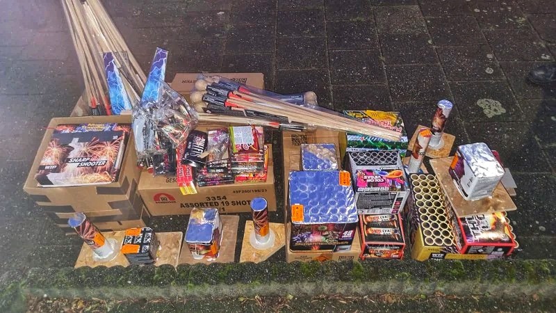 Veel te veel vuurwerk in woning gevonden