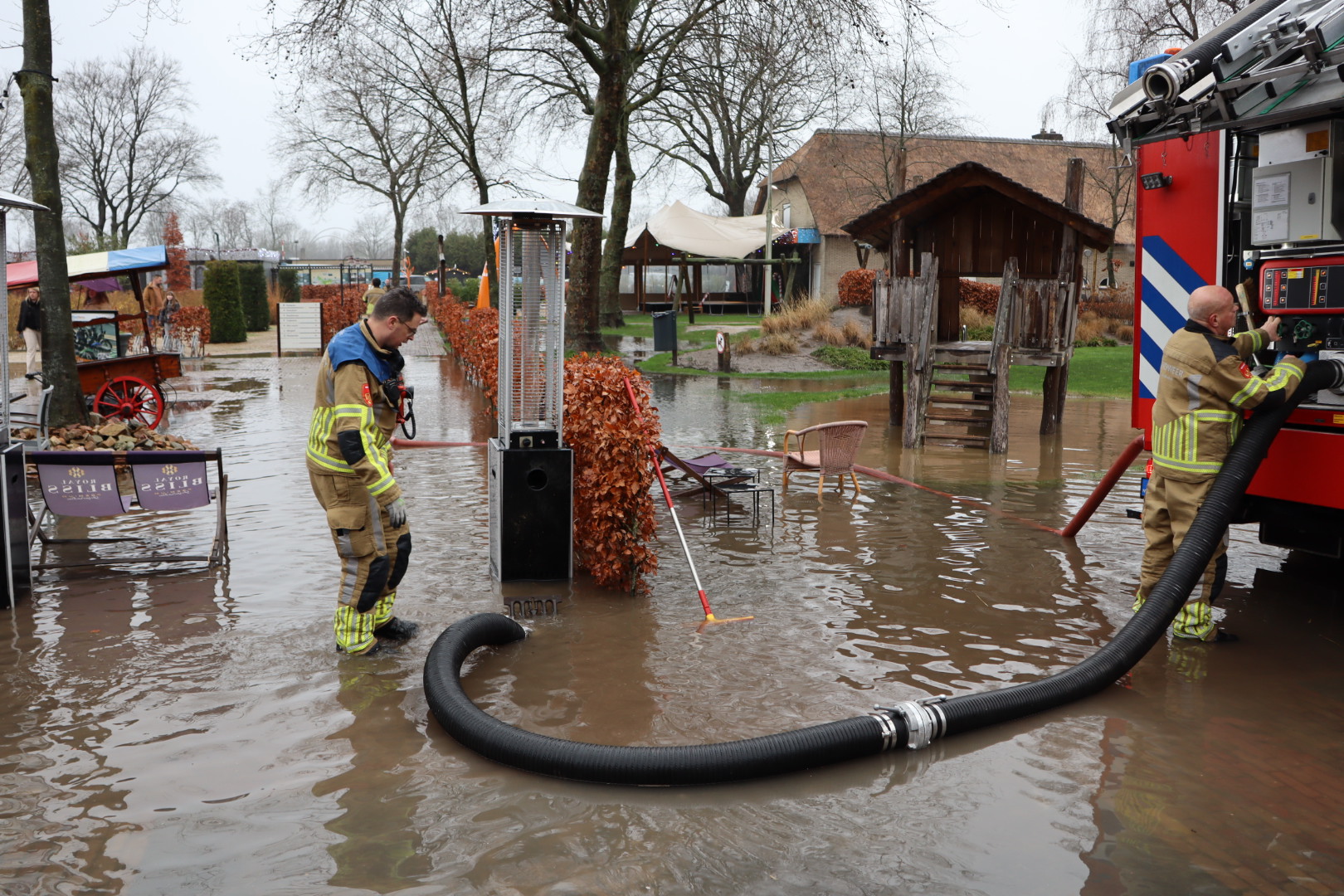 Veel schade door wateroverlast bij restaurant en vakantiepark
