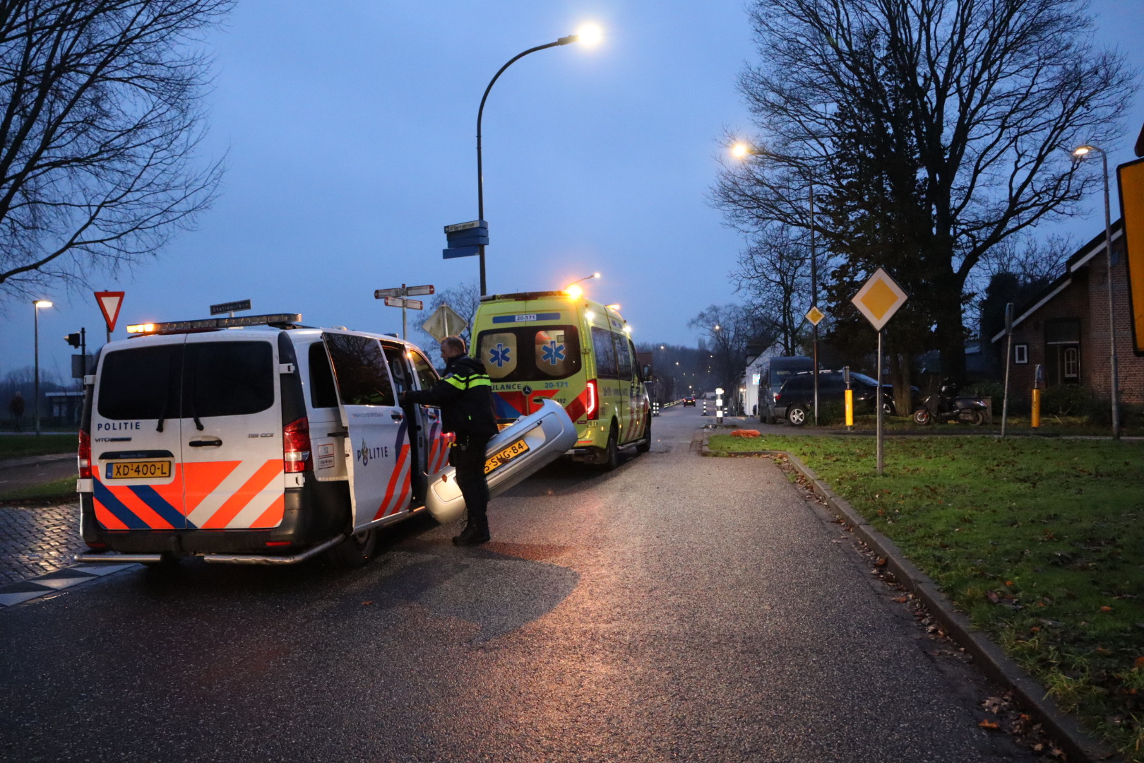 Scooterrijder gewond na botsing met auto