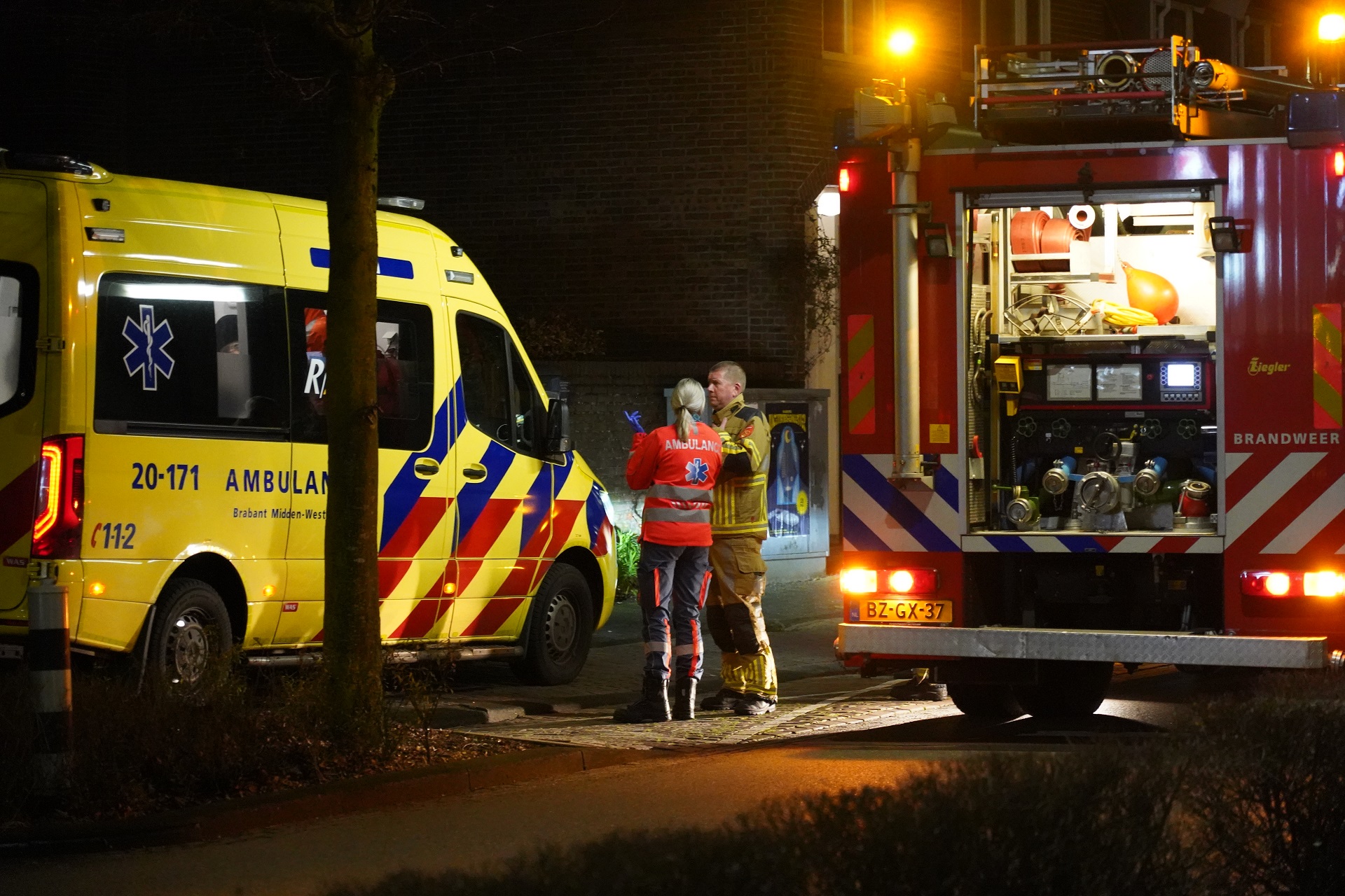 Twee mensen onwel in woning, mogelijk koolmonoxide