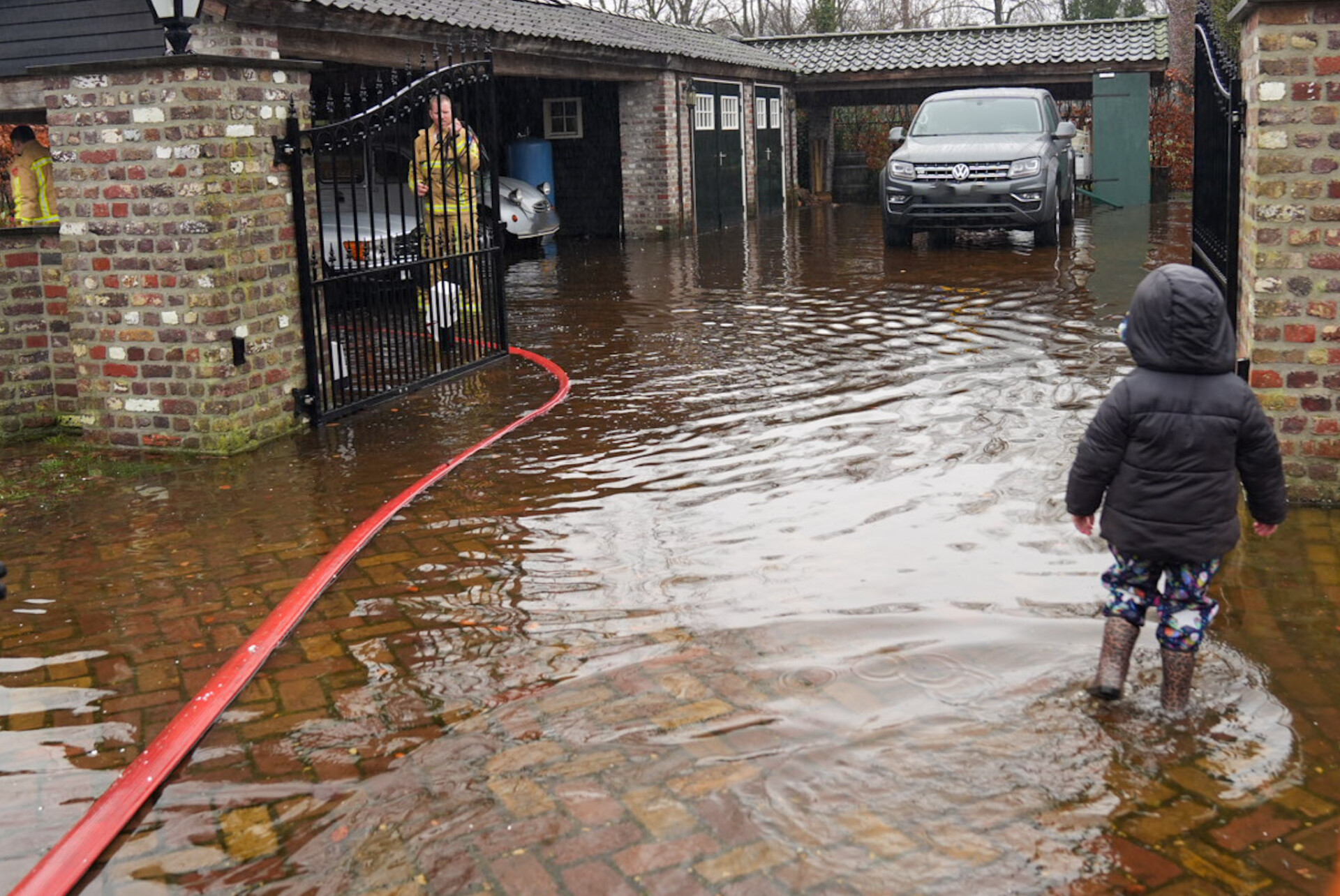 Residents in Lieshout Suffering from Flooding Due to Heavy Rainwater – Fire Brigade Called In