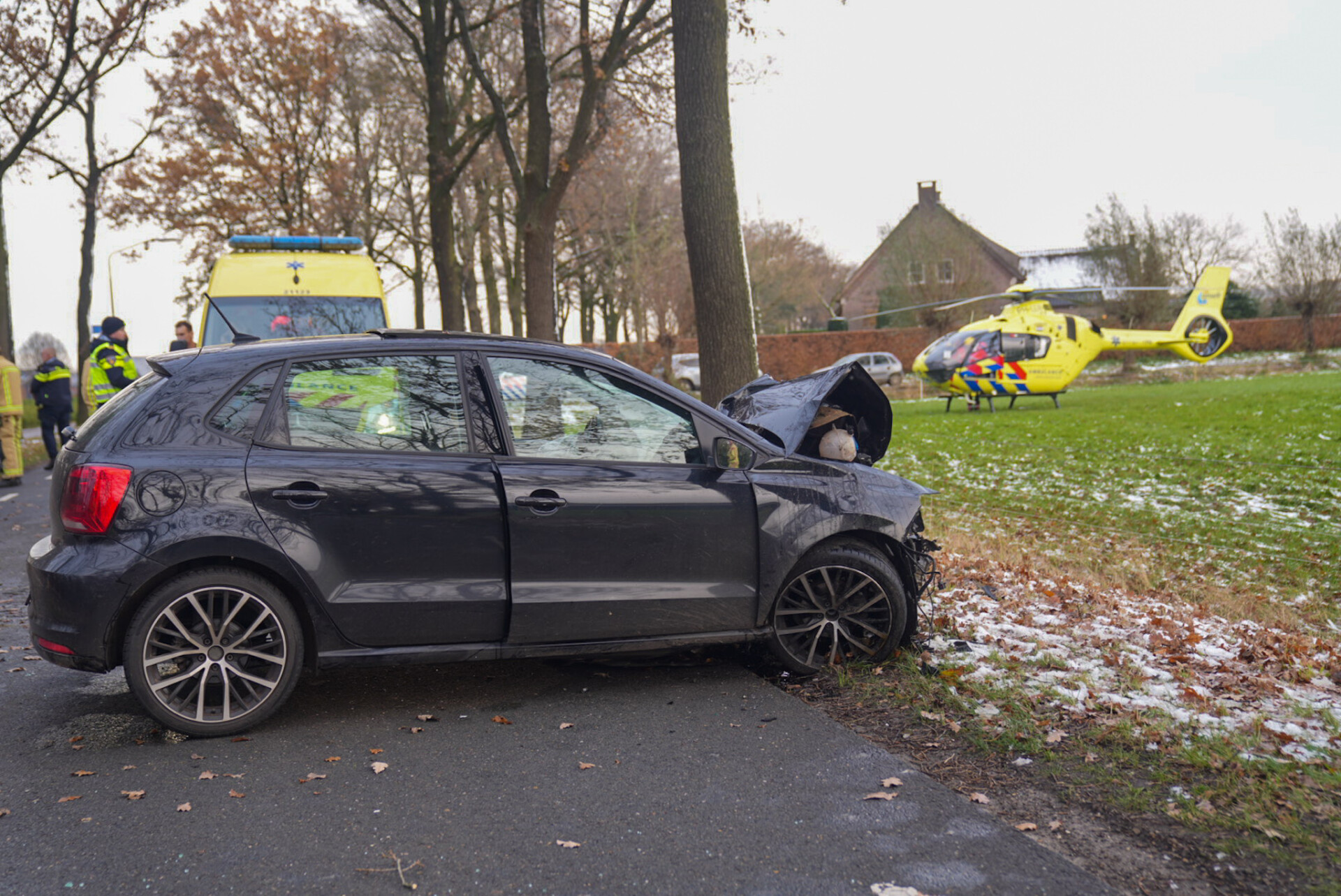 Trauma Helikopter Ingezet Nadat Auto Tegen Boom Botst - 112Brabant