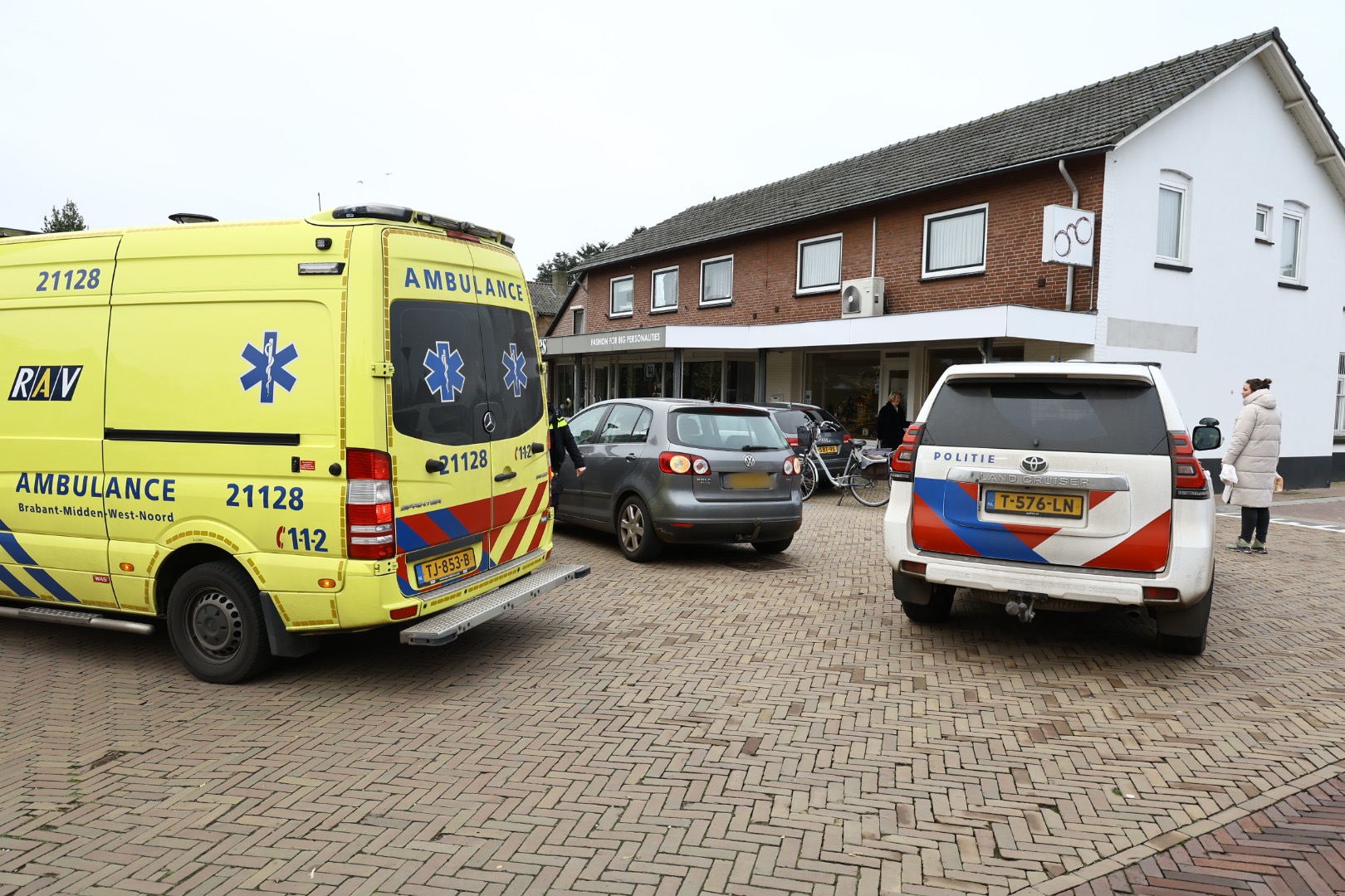 Fietser Belandt Op Voorruit Van Auto Tijdens Aanrijding - 112Brabant