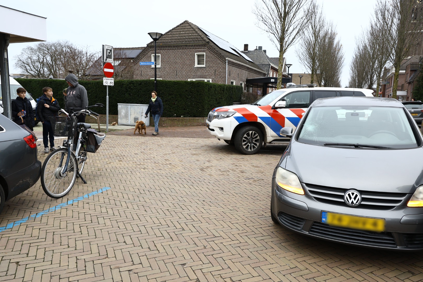 Fietser Belandt Op Voorruit Van Auto Tijdens Aanrijding - 112Brabant