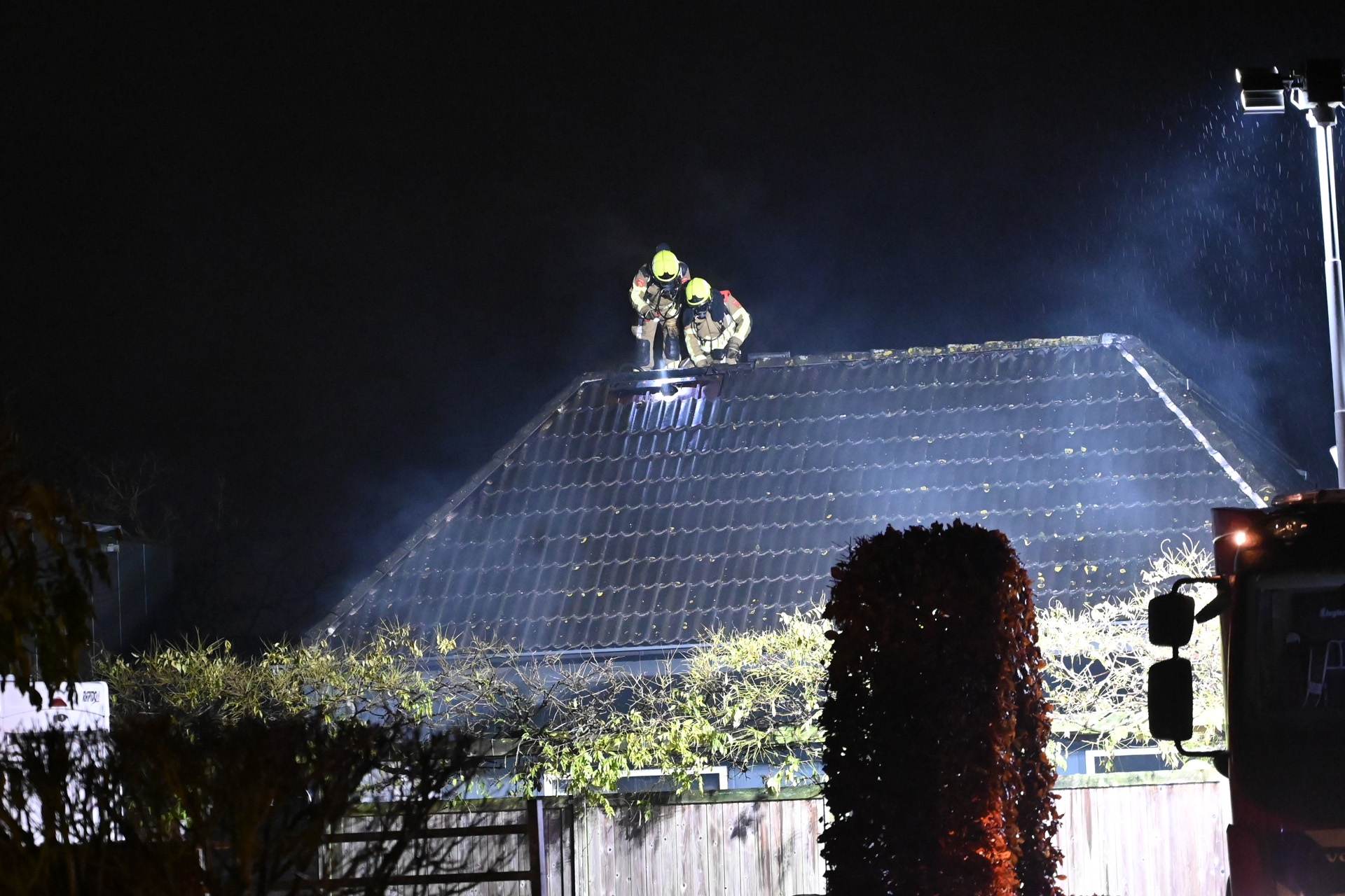 Brand in loods snel onder controle