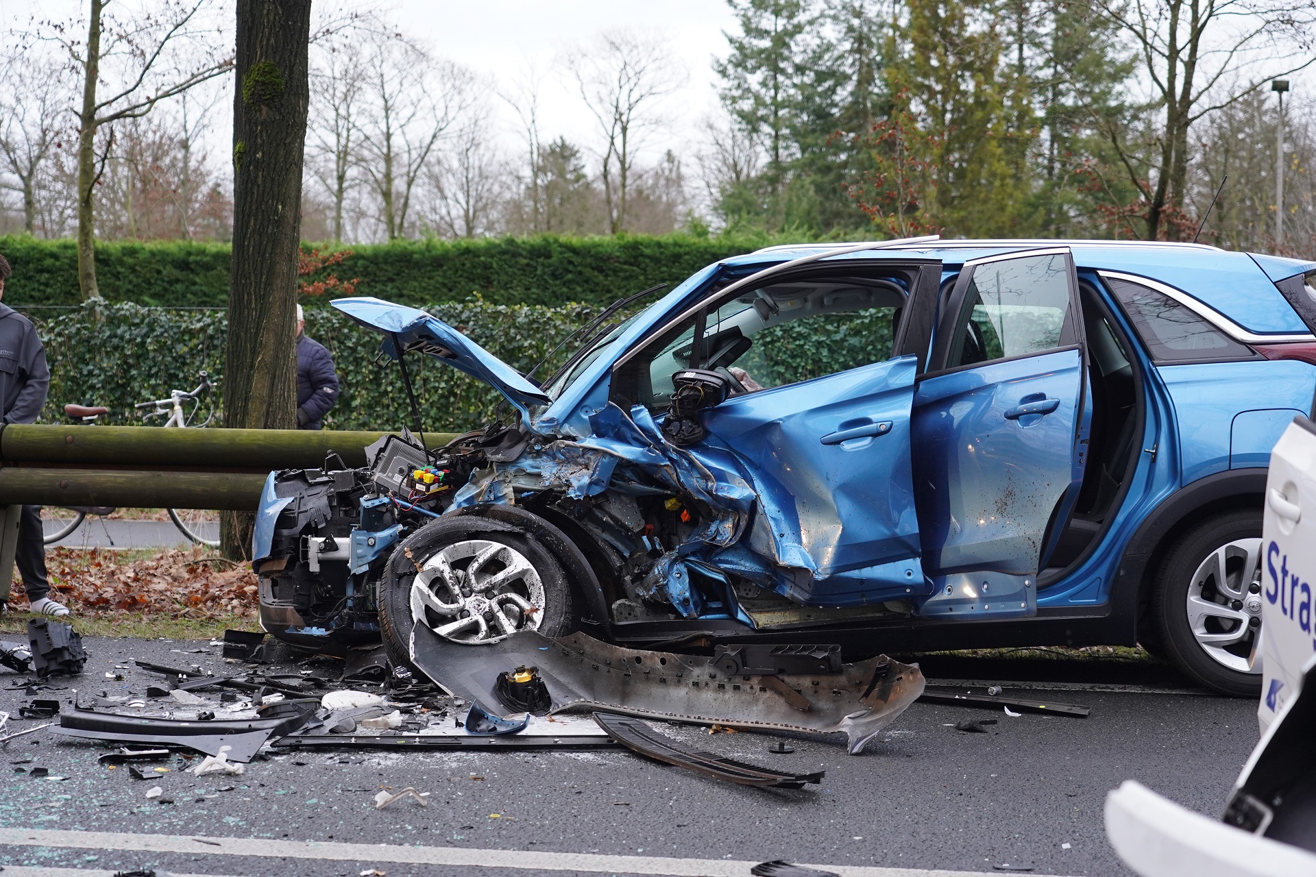 Zwaargewonde na frontale aanrijding