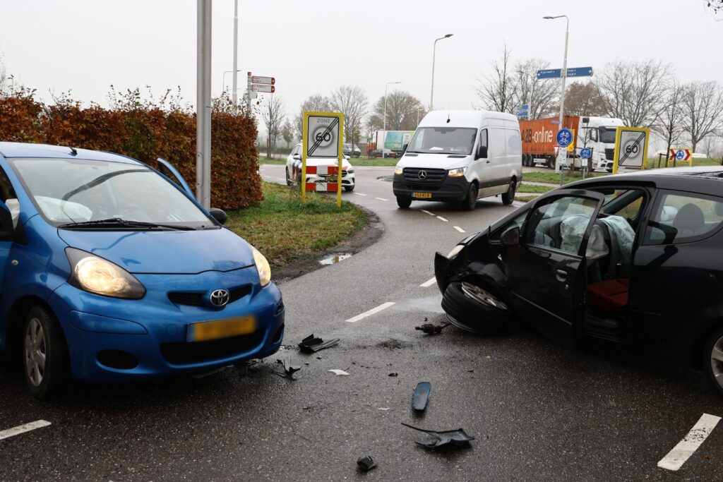 Bestuurder Aangehouden Wegens Rijden Zonder Rijbewijs Bij Ongeval ...