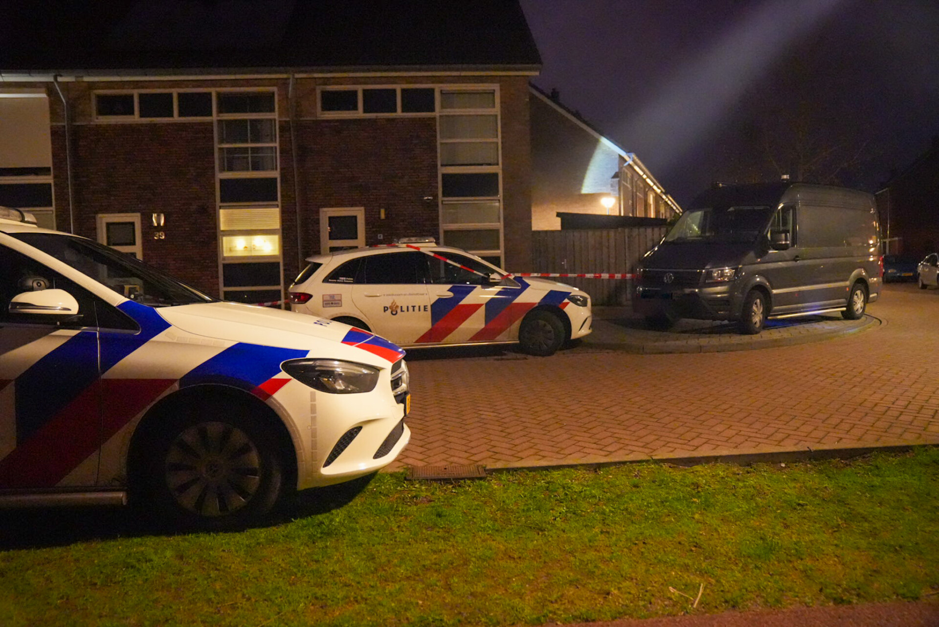 Zwaargewonde man gevonden in tuin na geweldsincident