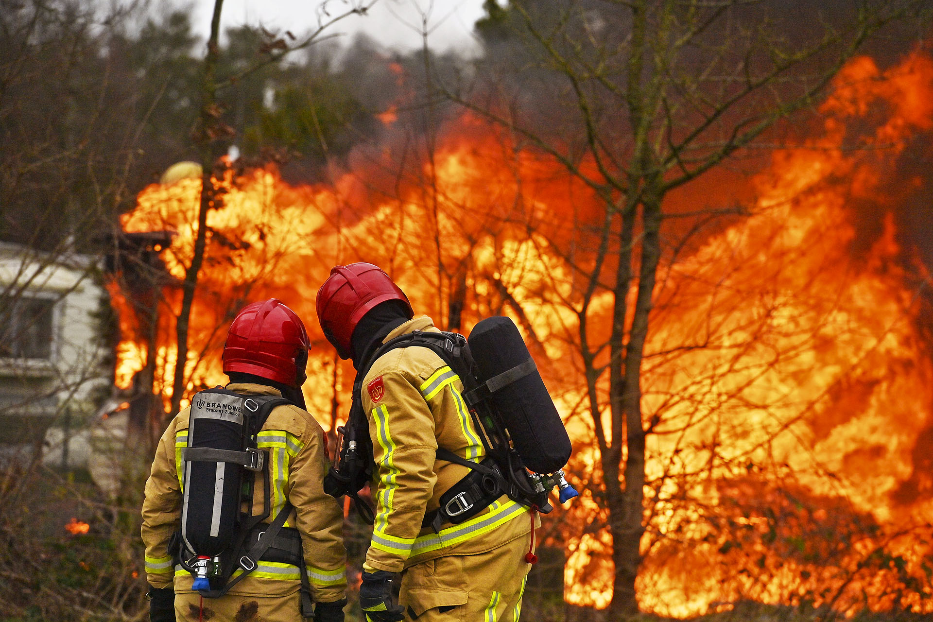 Brand en explosies verwoesten chalet op camping