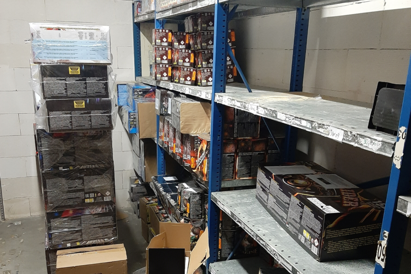 1700 kilo vuurwerk in beslag genomen bij handelaar