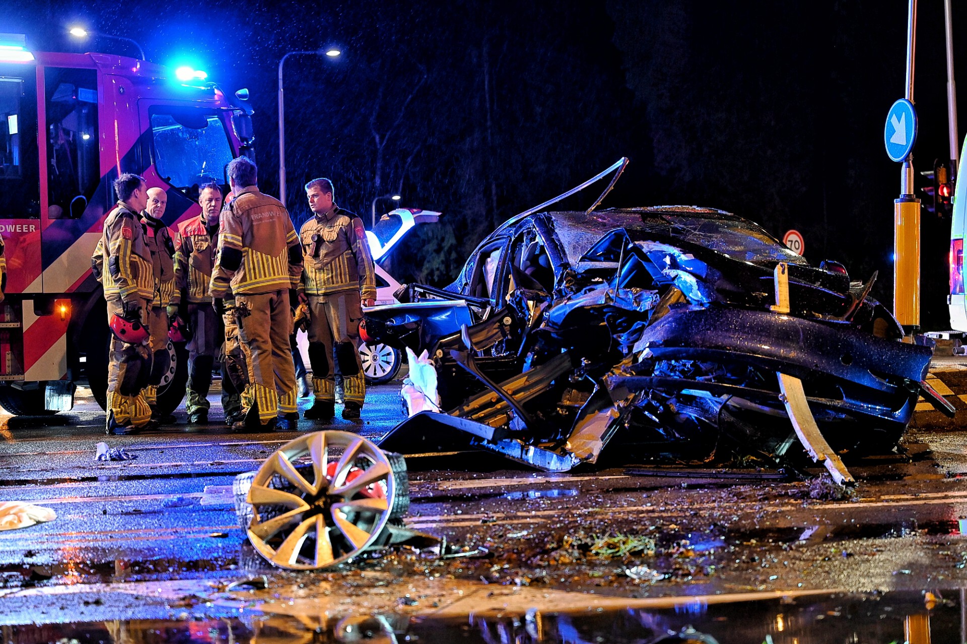 Vijf zwaargewonden na crash tegen boom