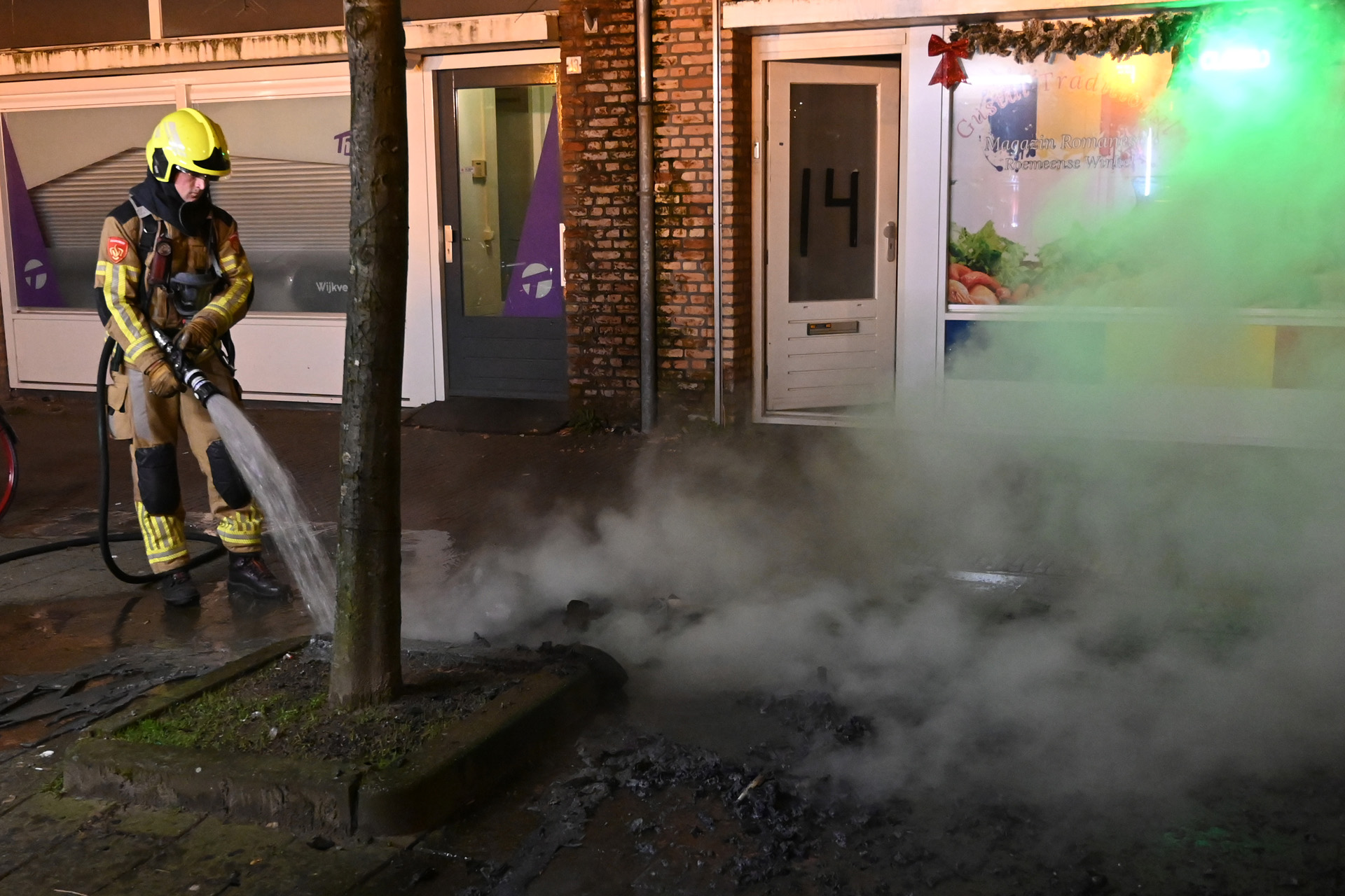 Brandende scooter blijkt rolcontainer