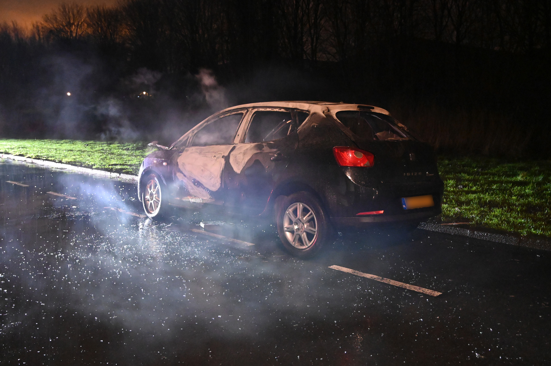 Auto zwaar beschadigd door brandstichting