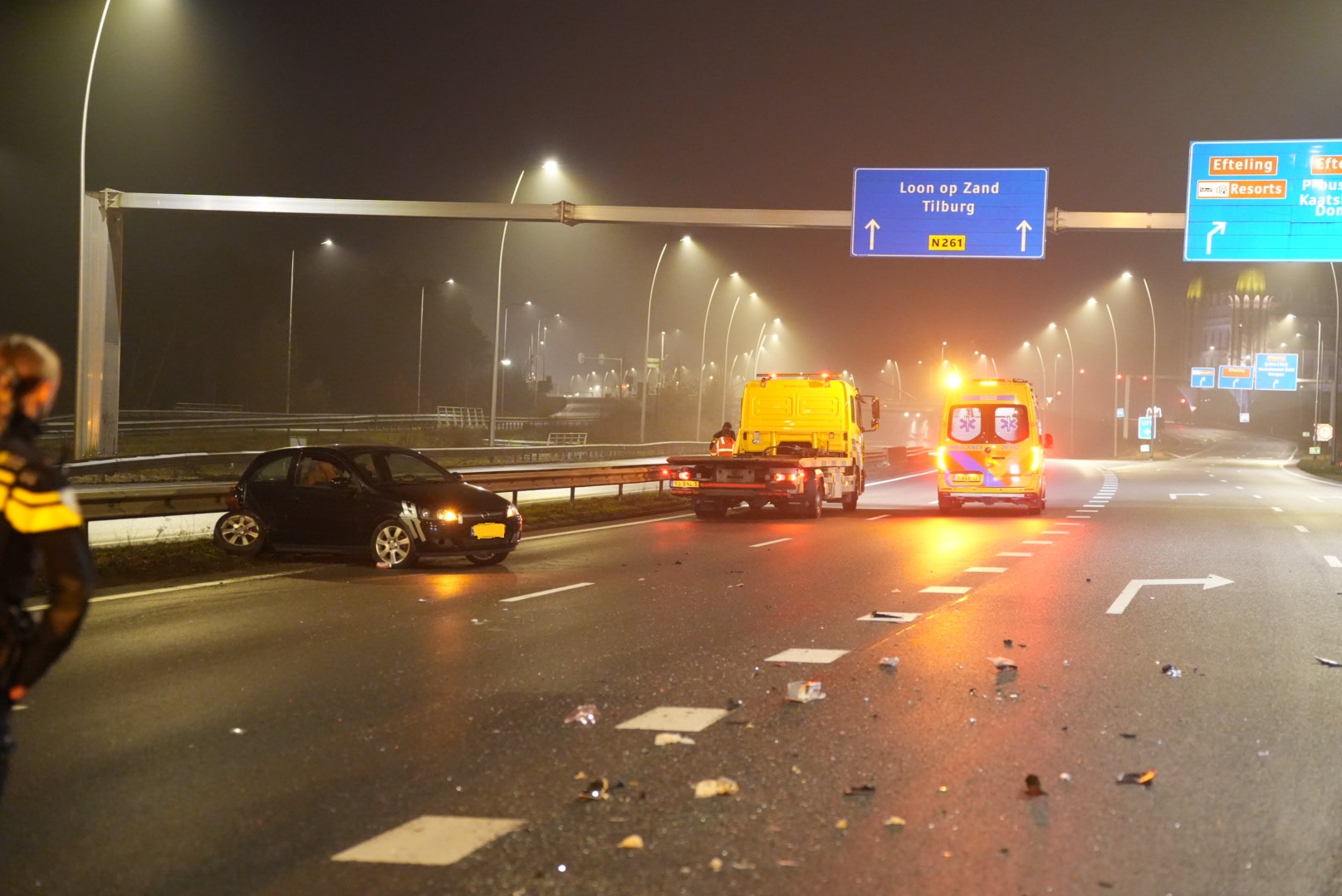 Weg dicht na ongeval tussen twee auto’s