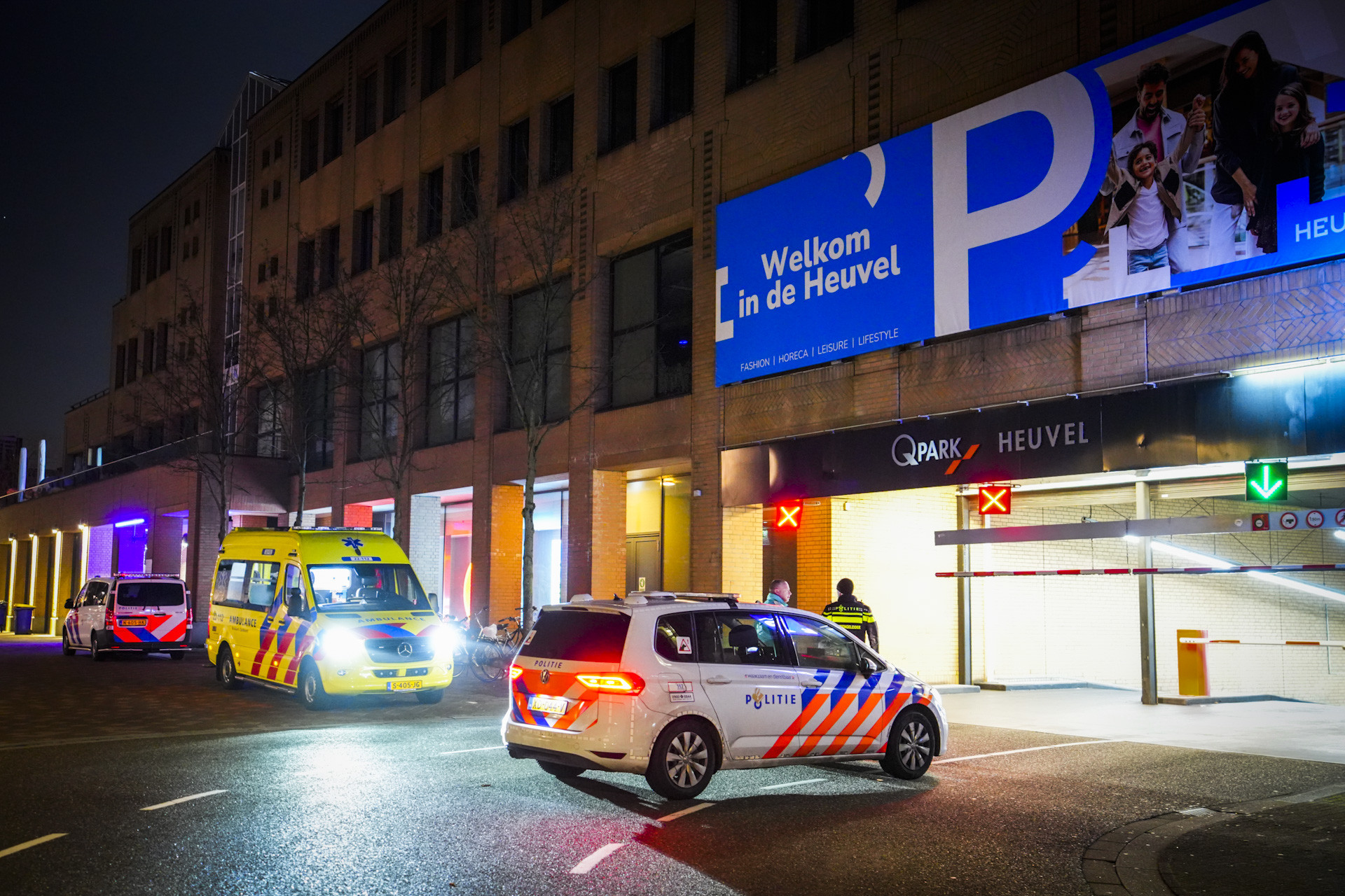 Man gewond na steekpartij in parkeergarage
