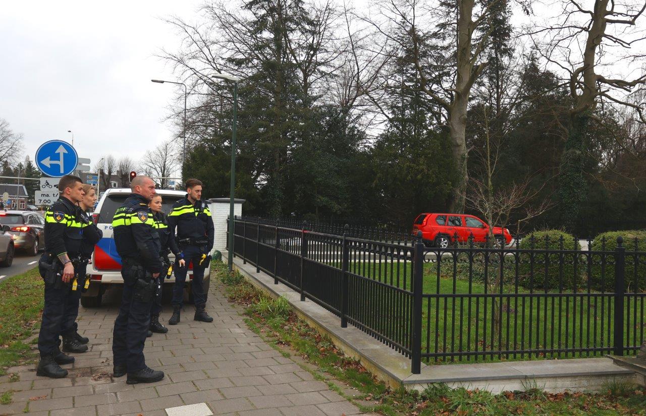 Voorbijganger wordt gebeten door hond en raakt gewond